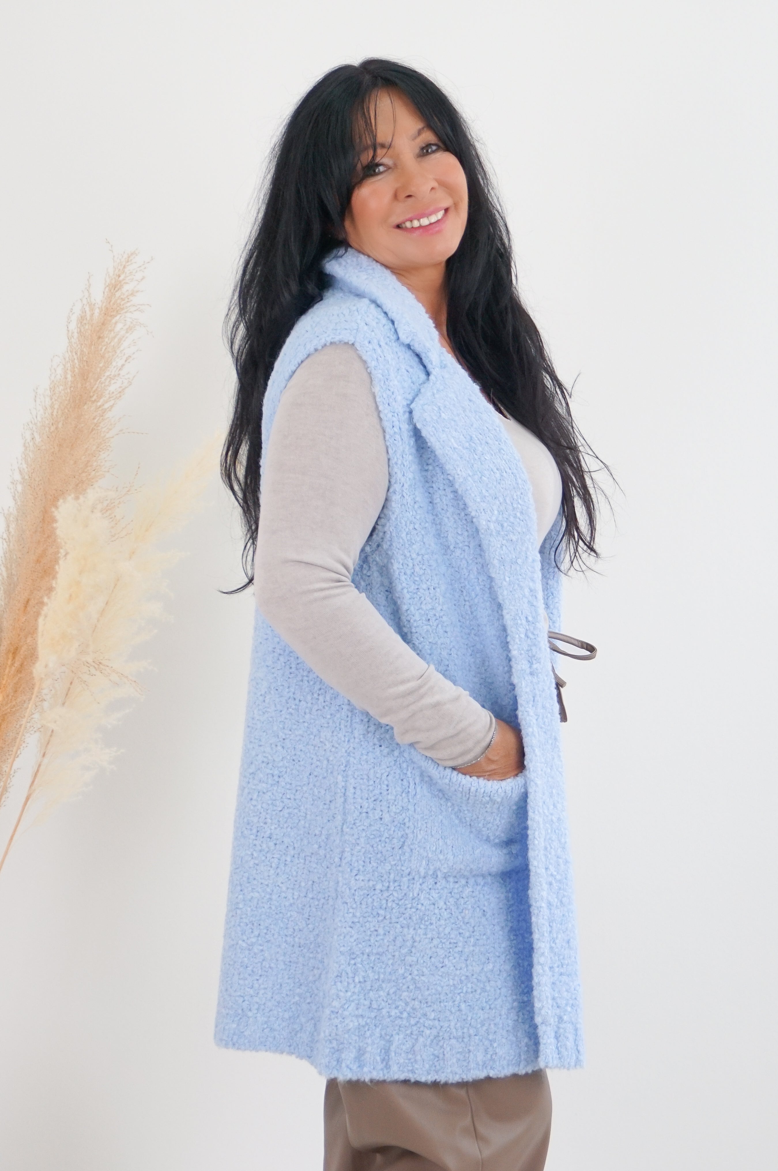 Lange Boucle Strickweste, hellblau