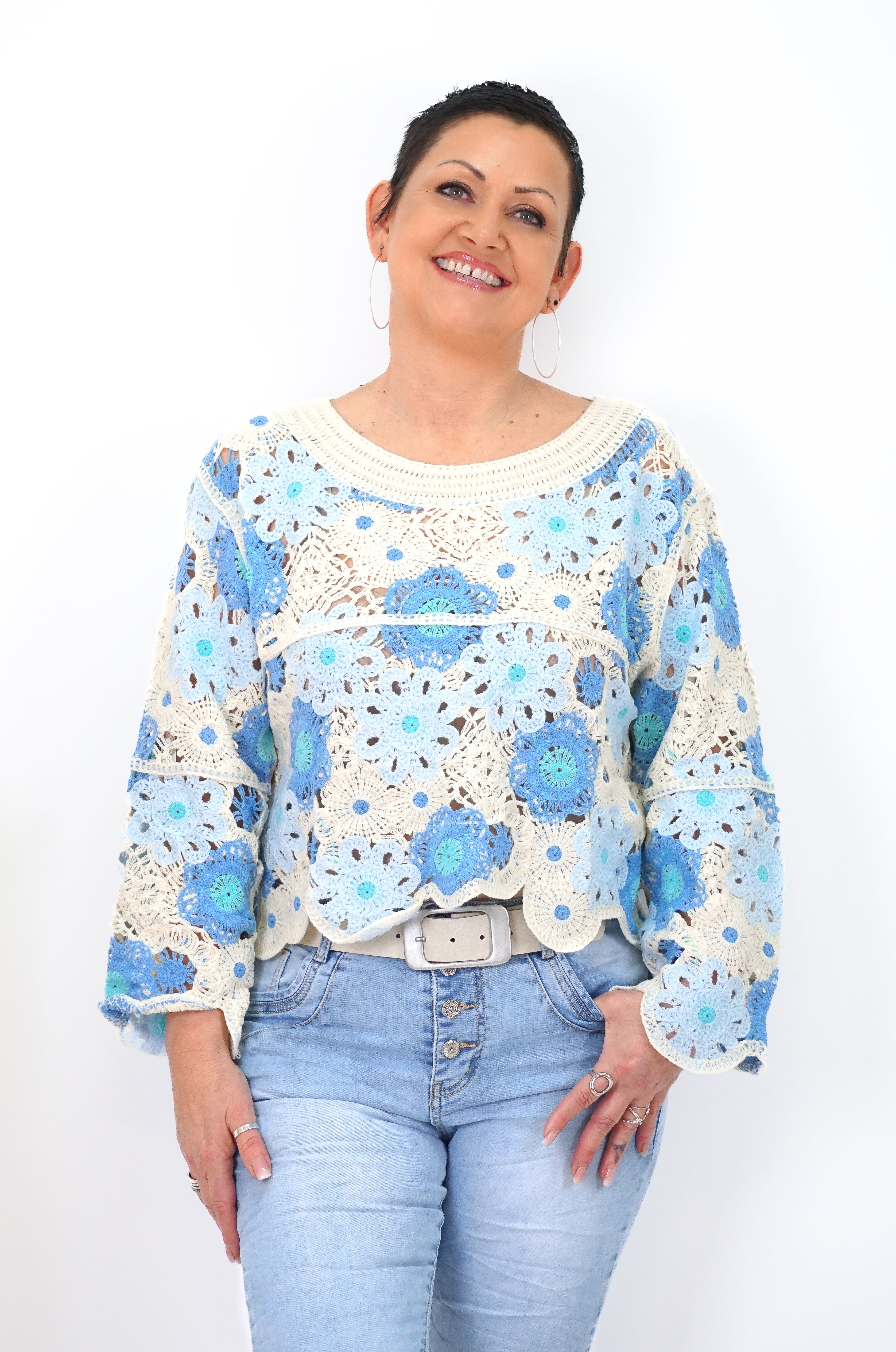 Häkelshirt mit Blumen, hellblau/blau