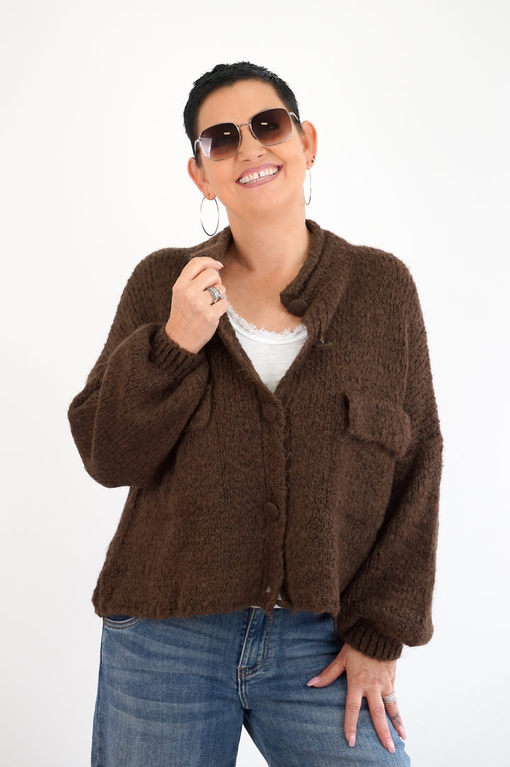Strickjacke mit aufgesetzten Taschen, schokobraun