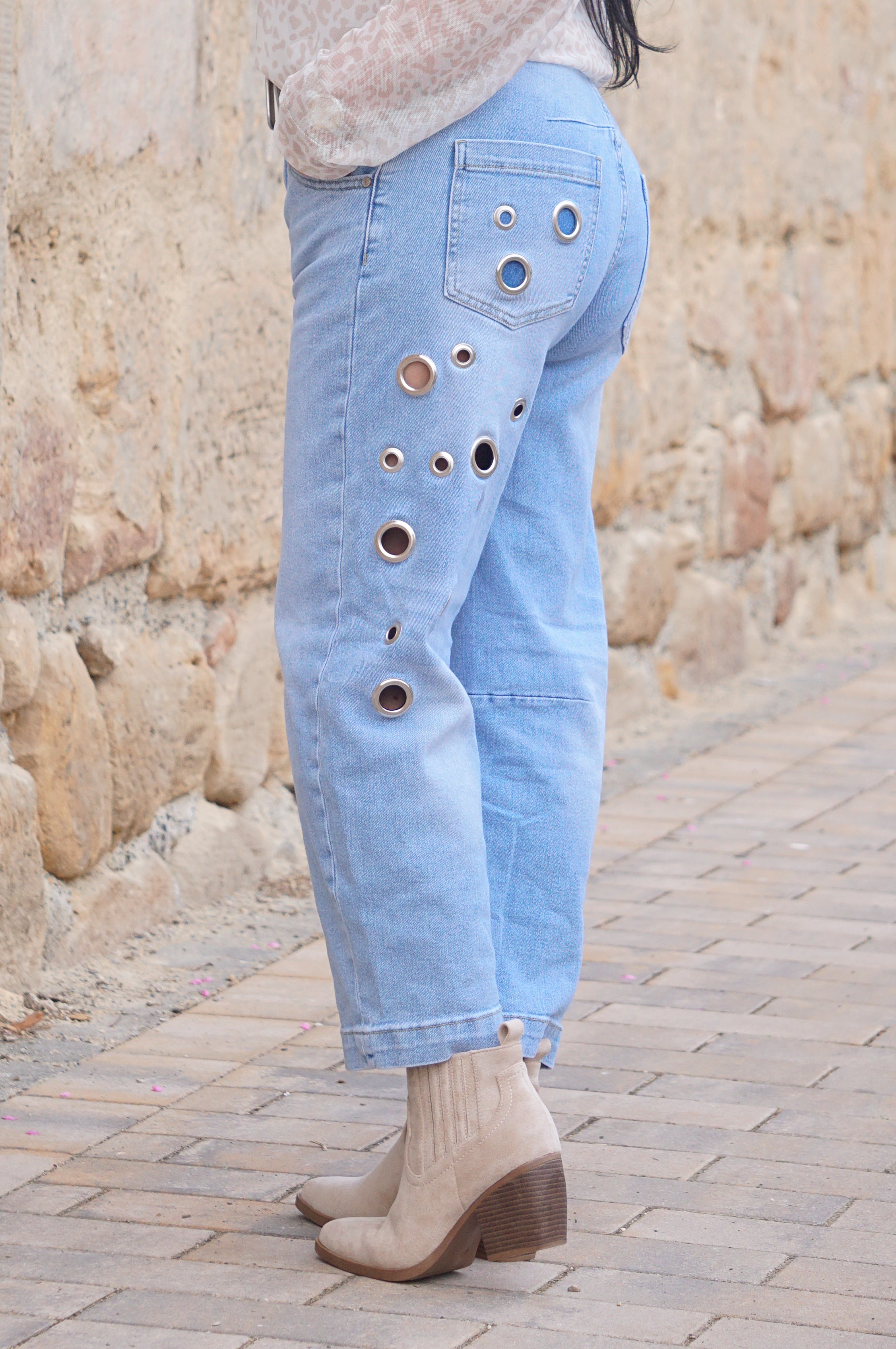 Sexy Woman Barrel Jeans mit Ösen hinten