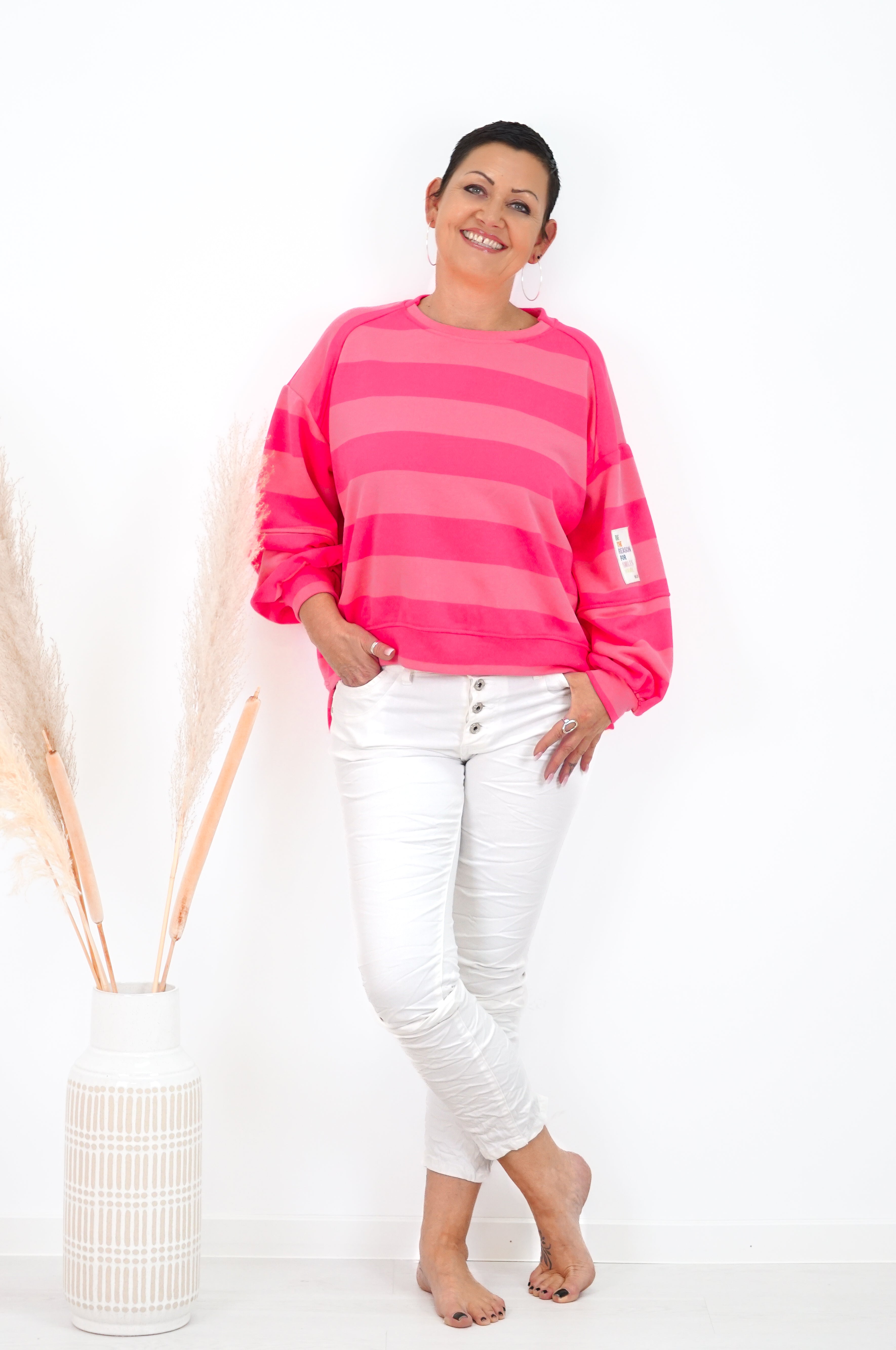 Breit gestreiftes Sweatshirt "Be the reason", beere/neonpink