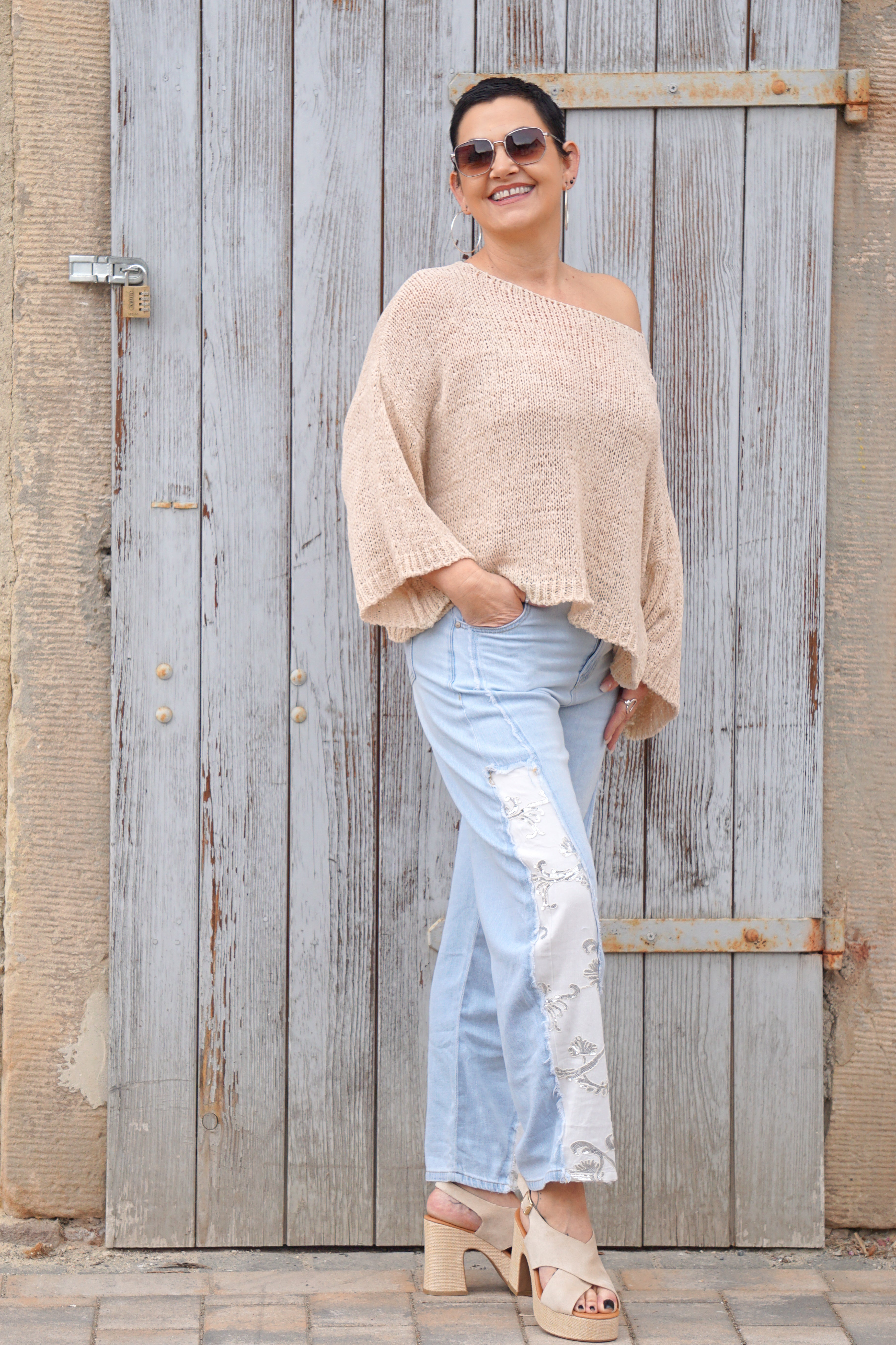 Plateau Sandalen mit Bast-Absatz, beige