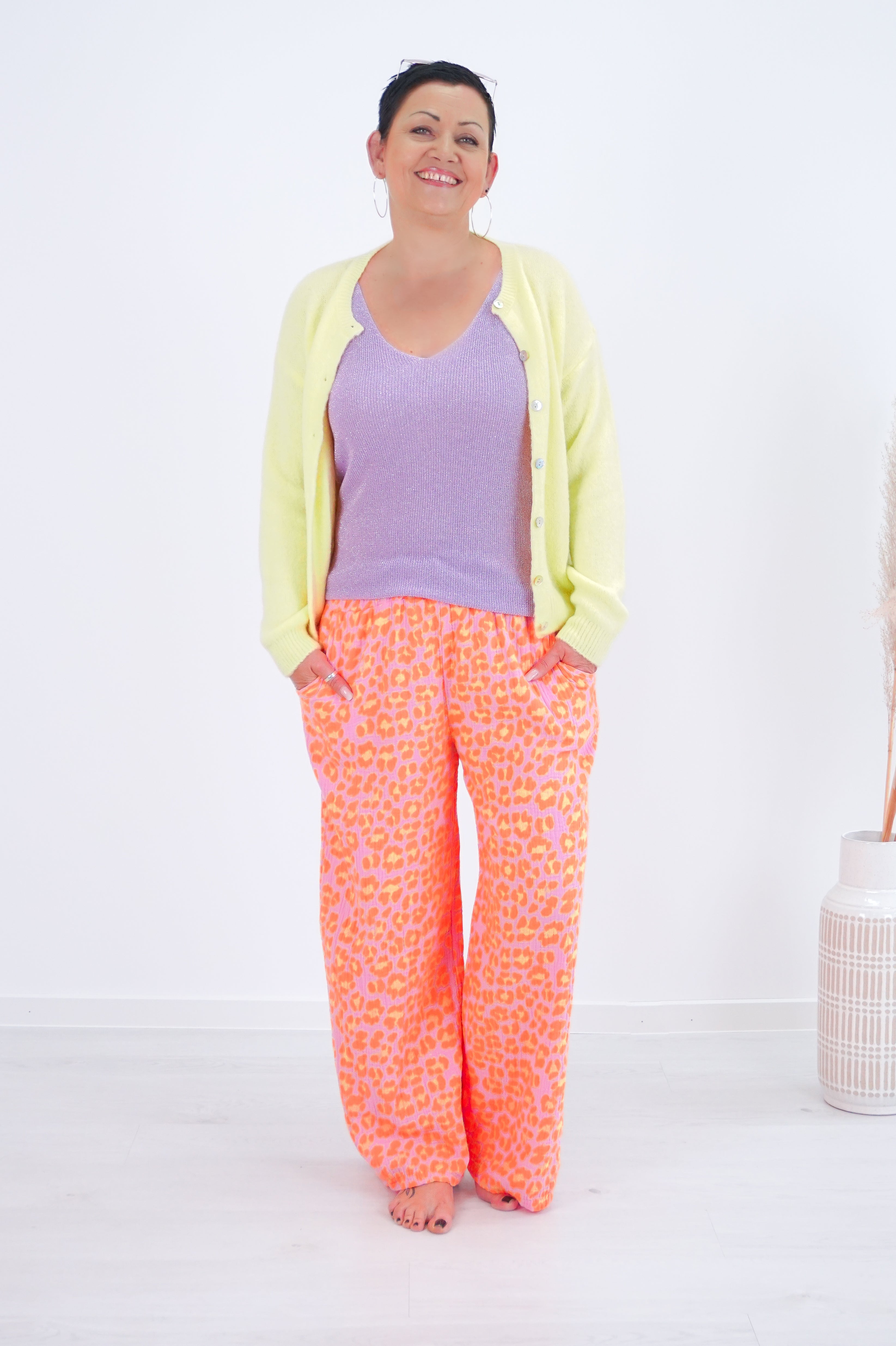 Musselin Hose mit leo Print, rose/orange/gelb