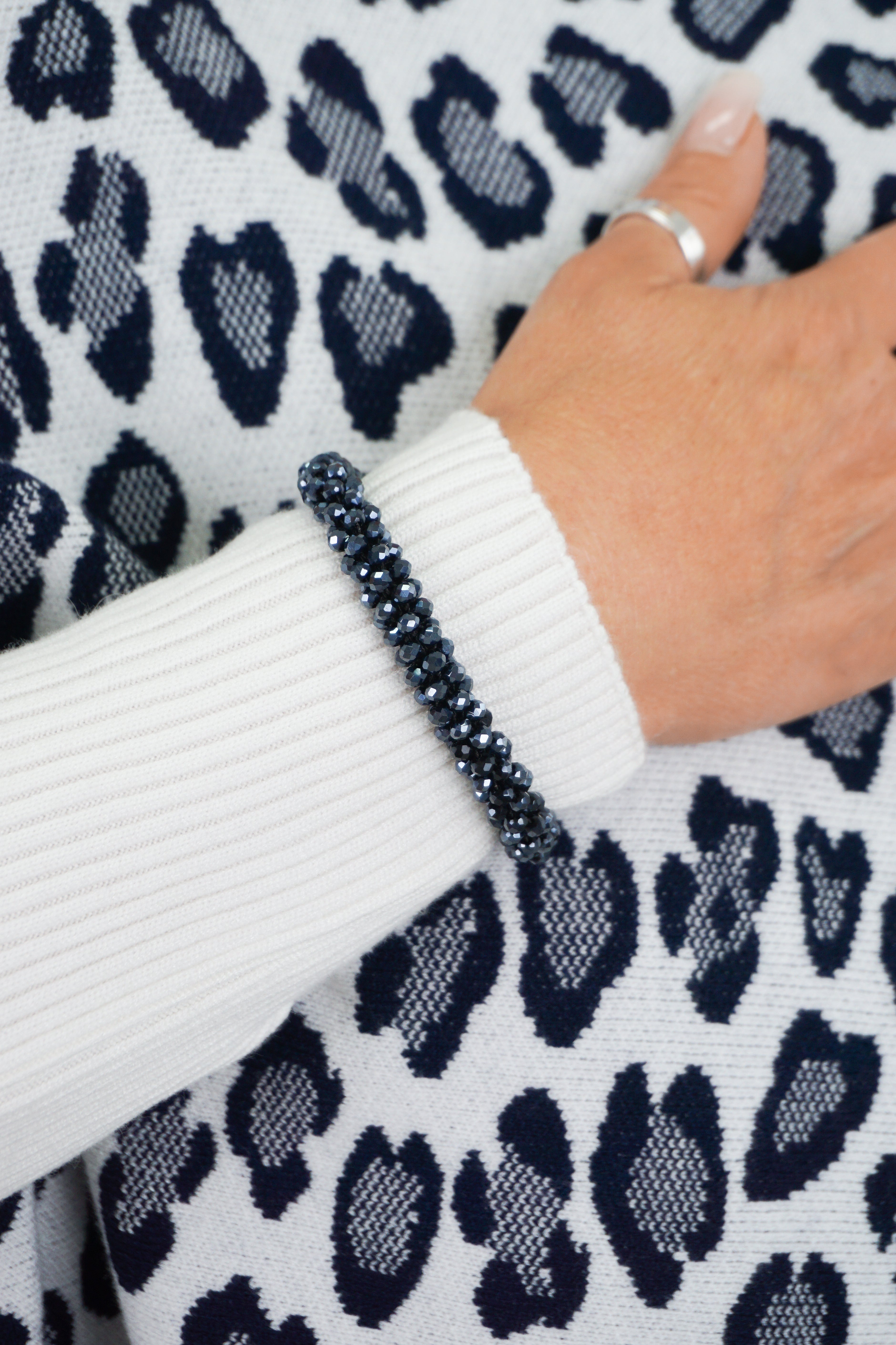 Perlenarmband, dunkelblau