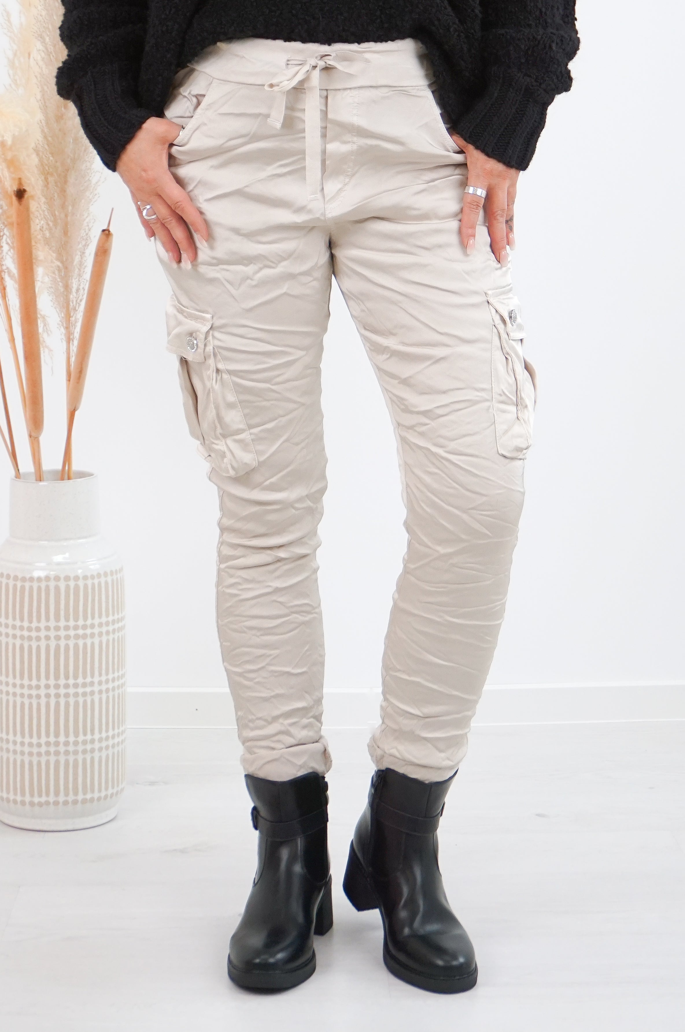Cargo Jogpant im Satin Look, hellbeige