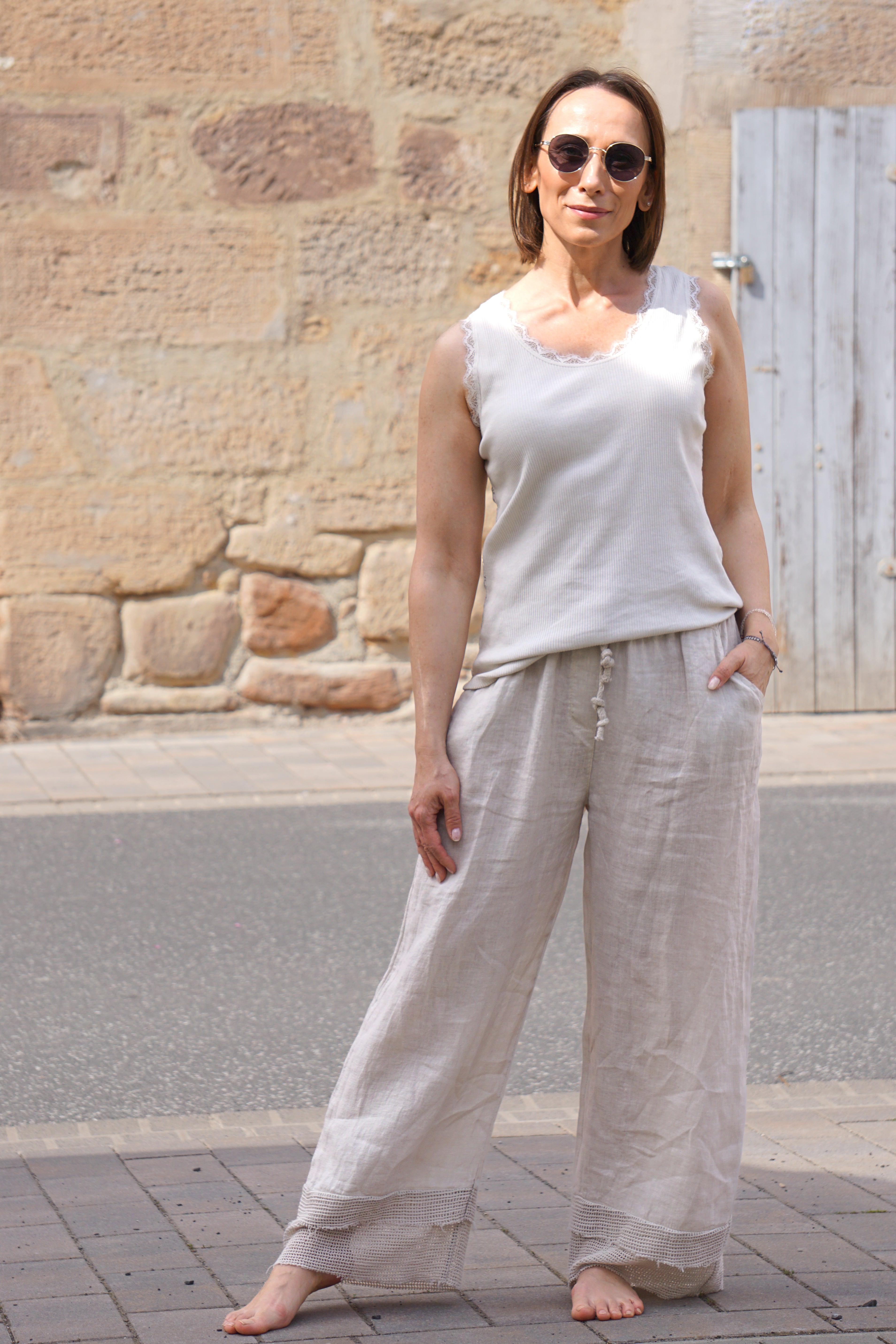 Top mit Spitzenrücken, beige