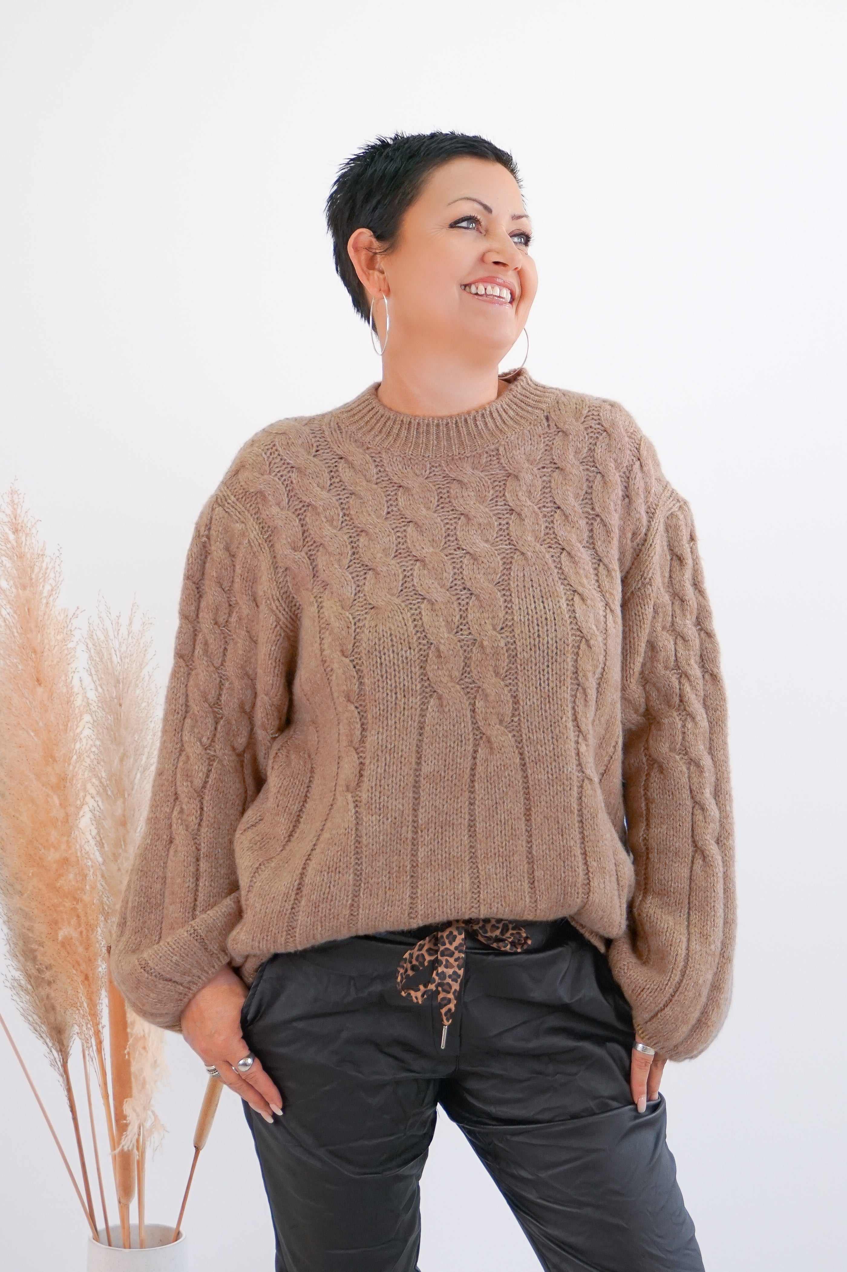 Strickpulli mit Zopfmuster, camel