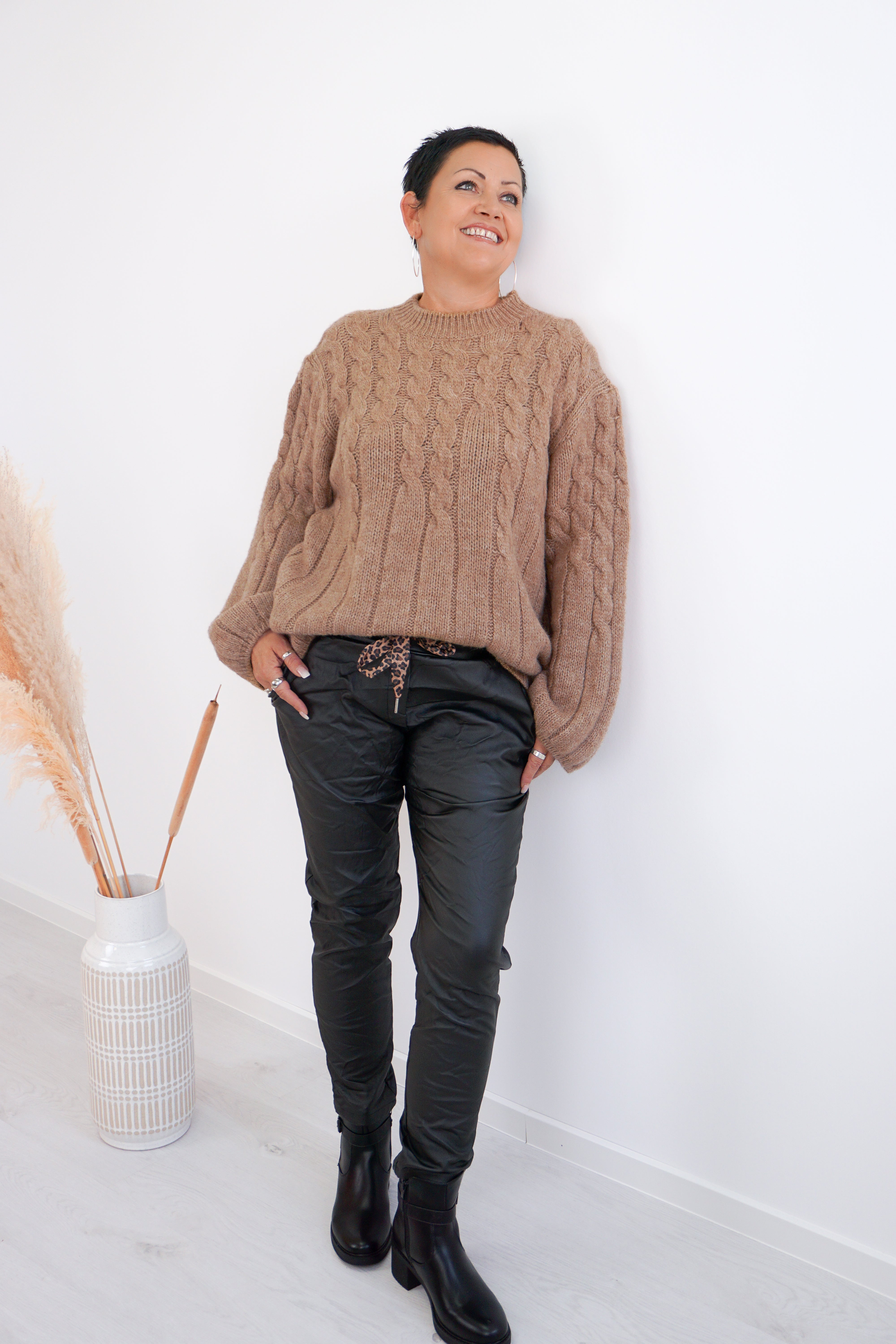 Strickpulli mit Zopfmuster, camel