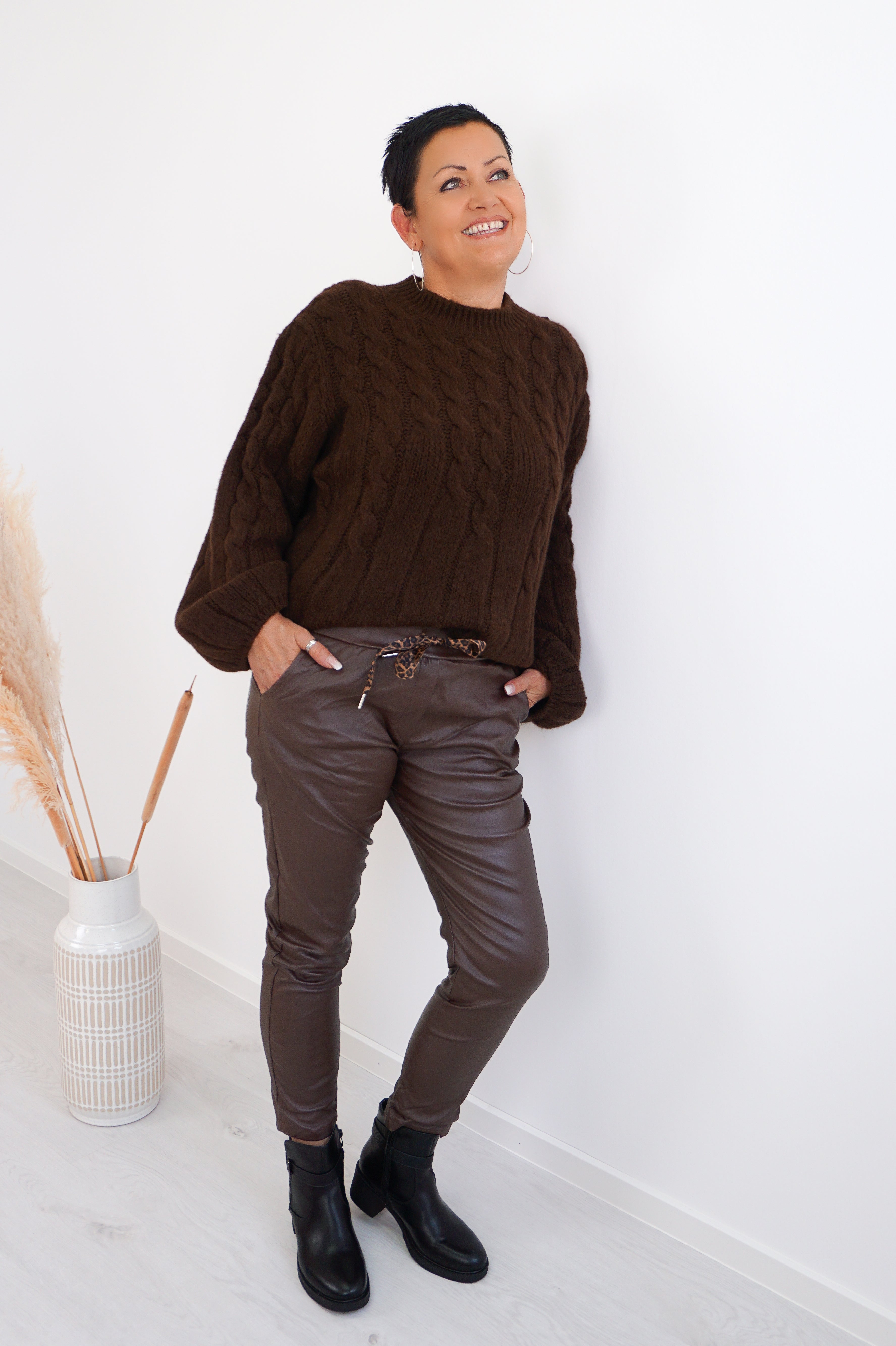 Strickpulli mit Zopfmuster, schokobraun