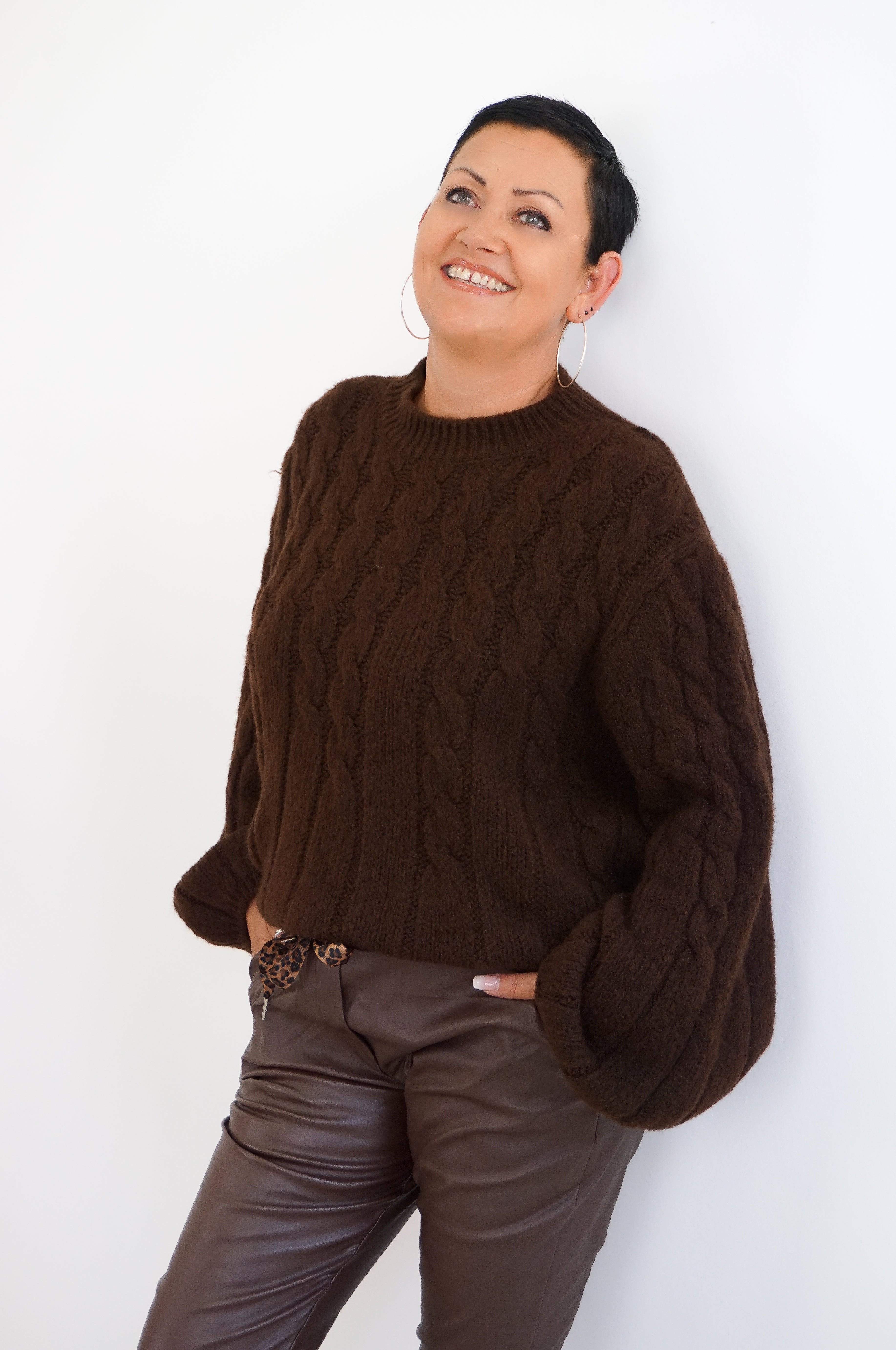 Strickpulli mit Zopfmuster, schokobraun