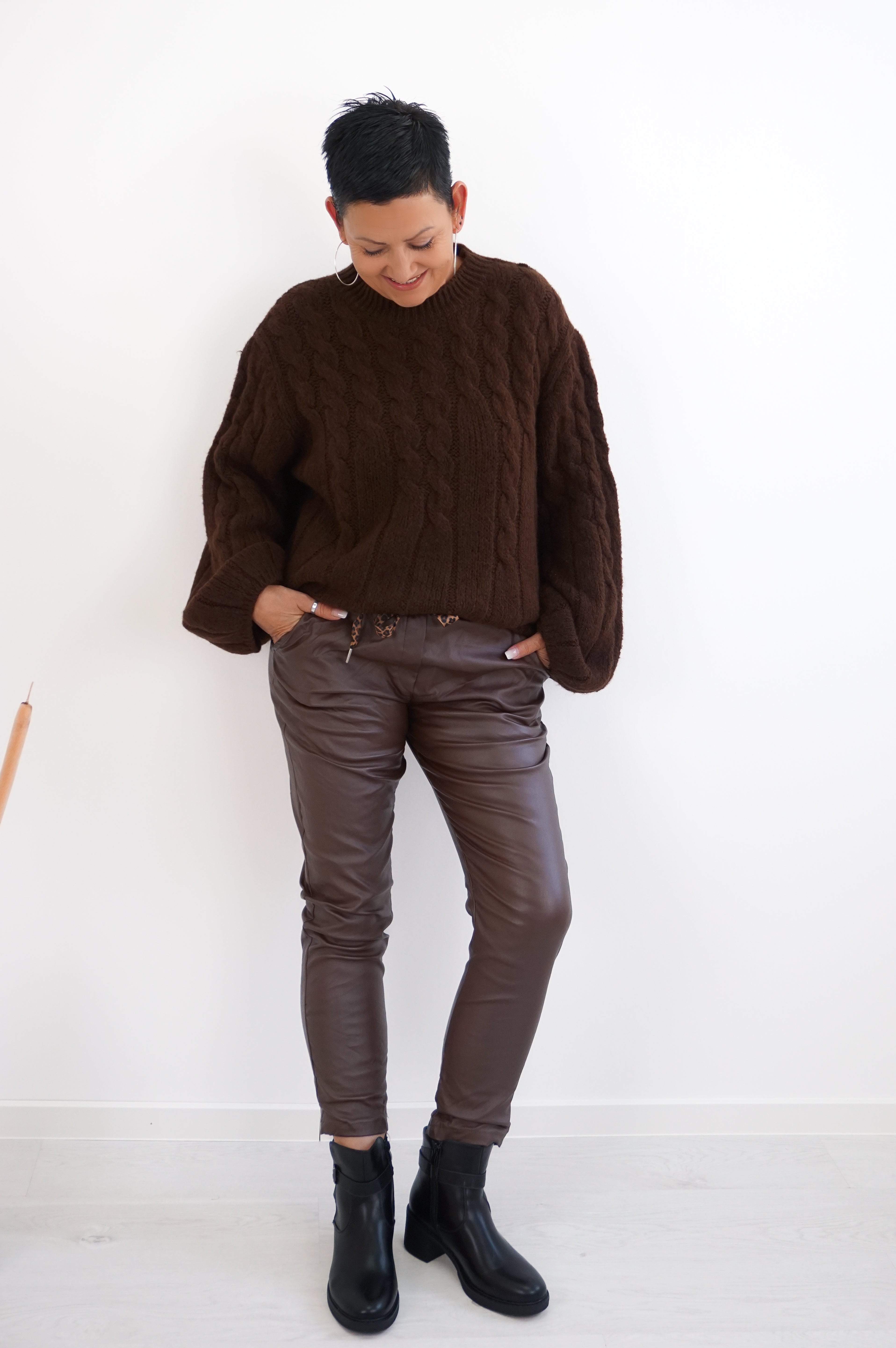 Strickpulli mit Zopfmuster, schokobraun