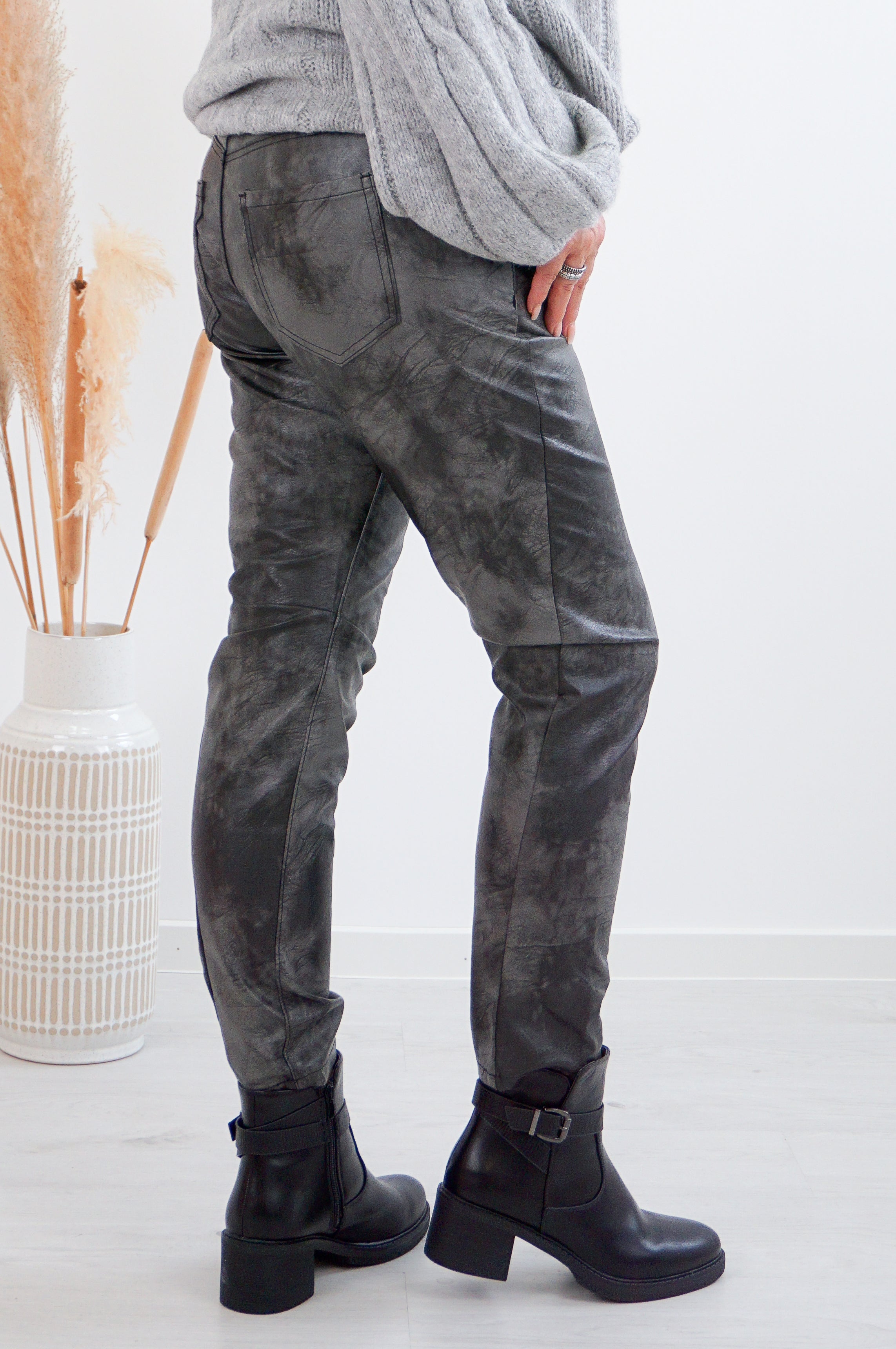 Sexy Woman Lederimitat Hose „special“, grau