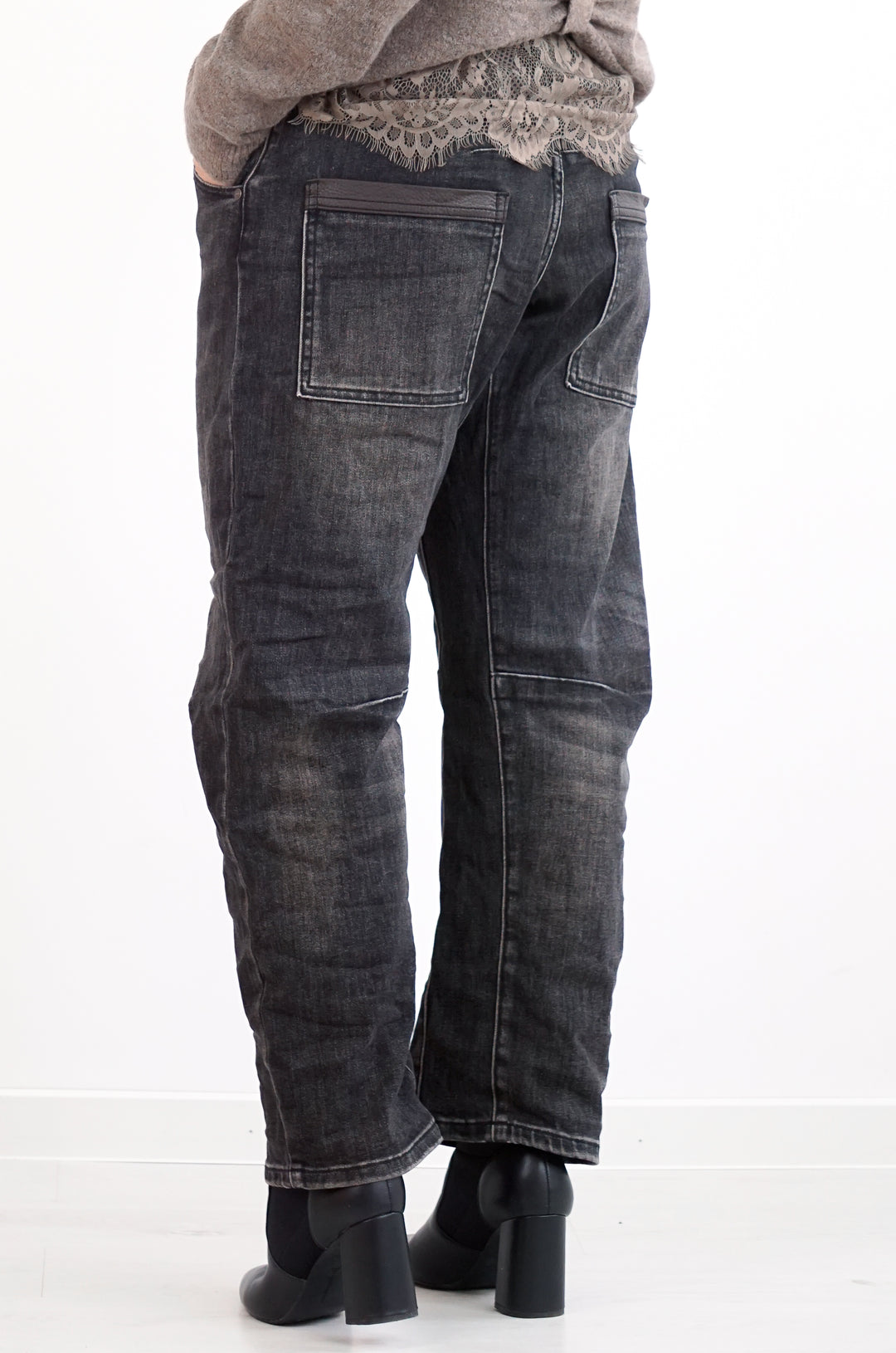 Sexy Woman Barrel Jeans mit Lederimitat Details, anthrazit/braun