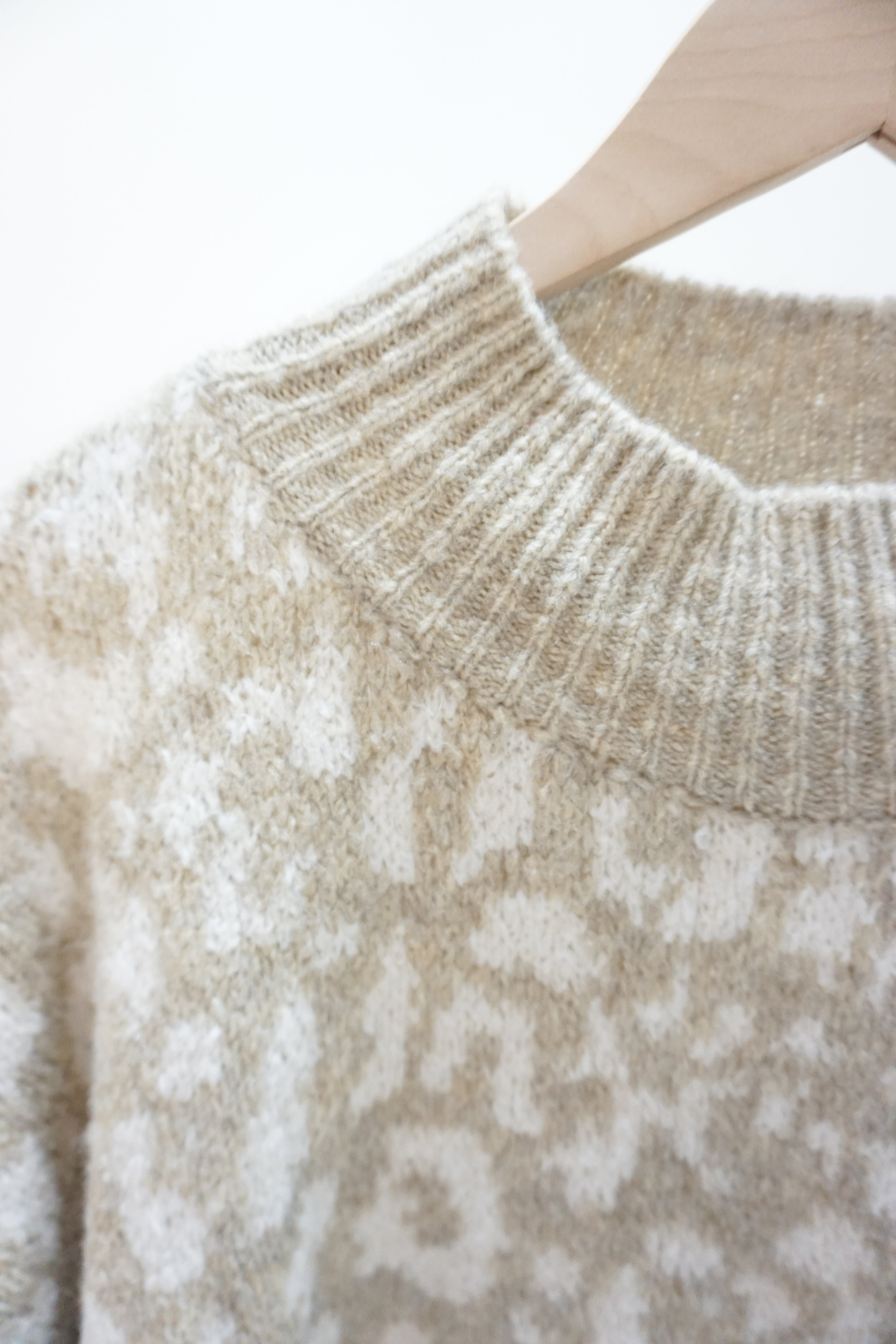 Zweite Wahl - Strickpulli mit Rollkragen und Leo Muster - vom Umtausch ausgeschlossen