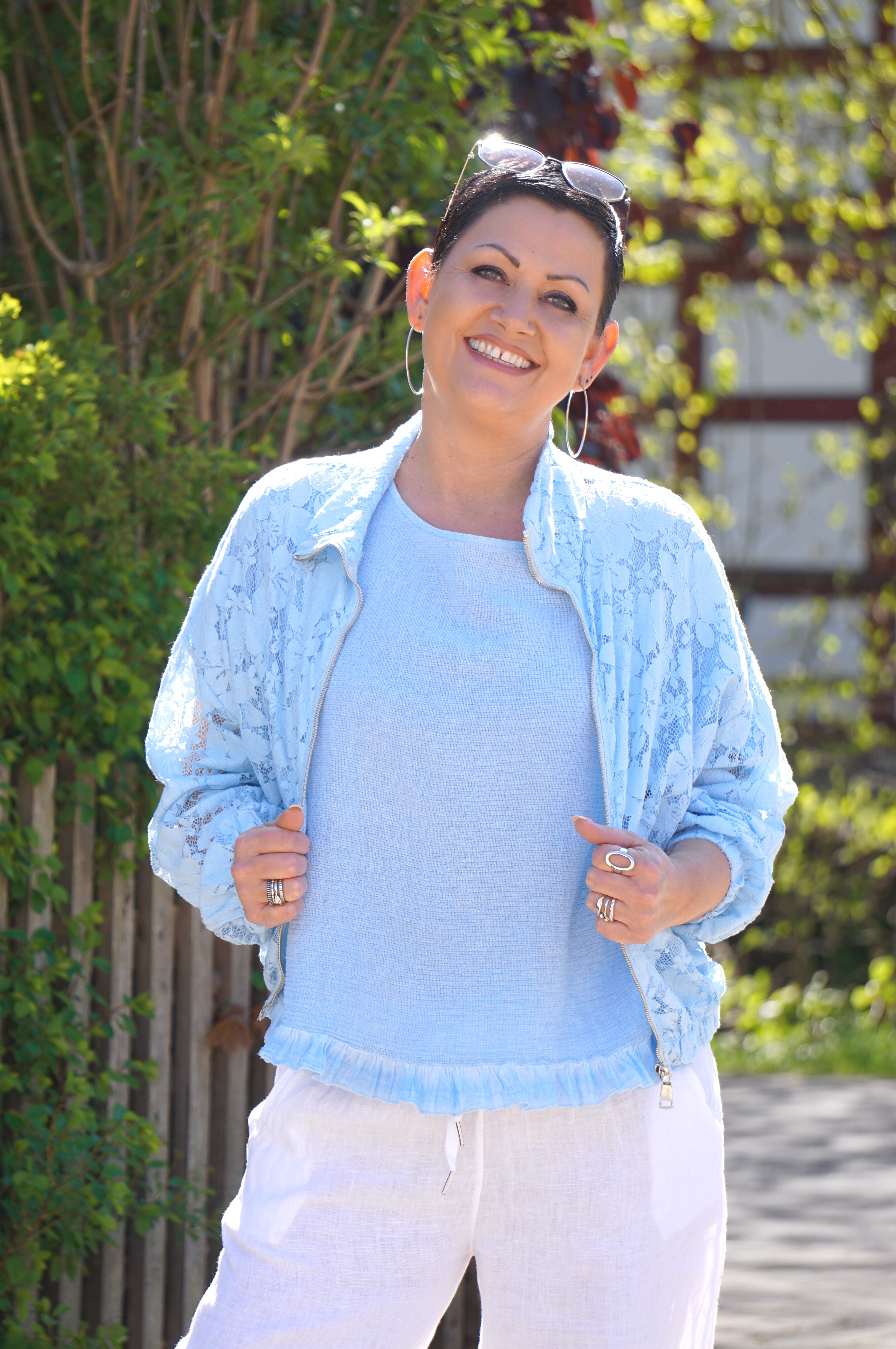 Blousonjacke aus Spitze, hellblau