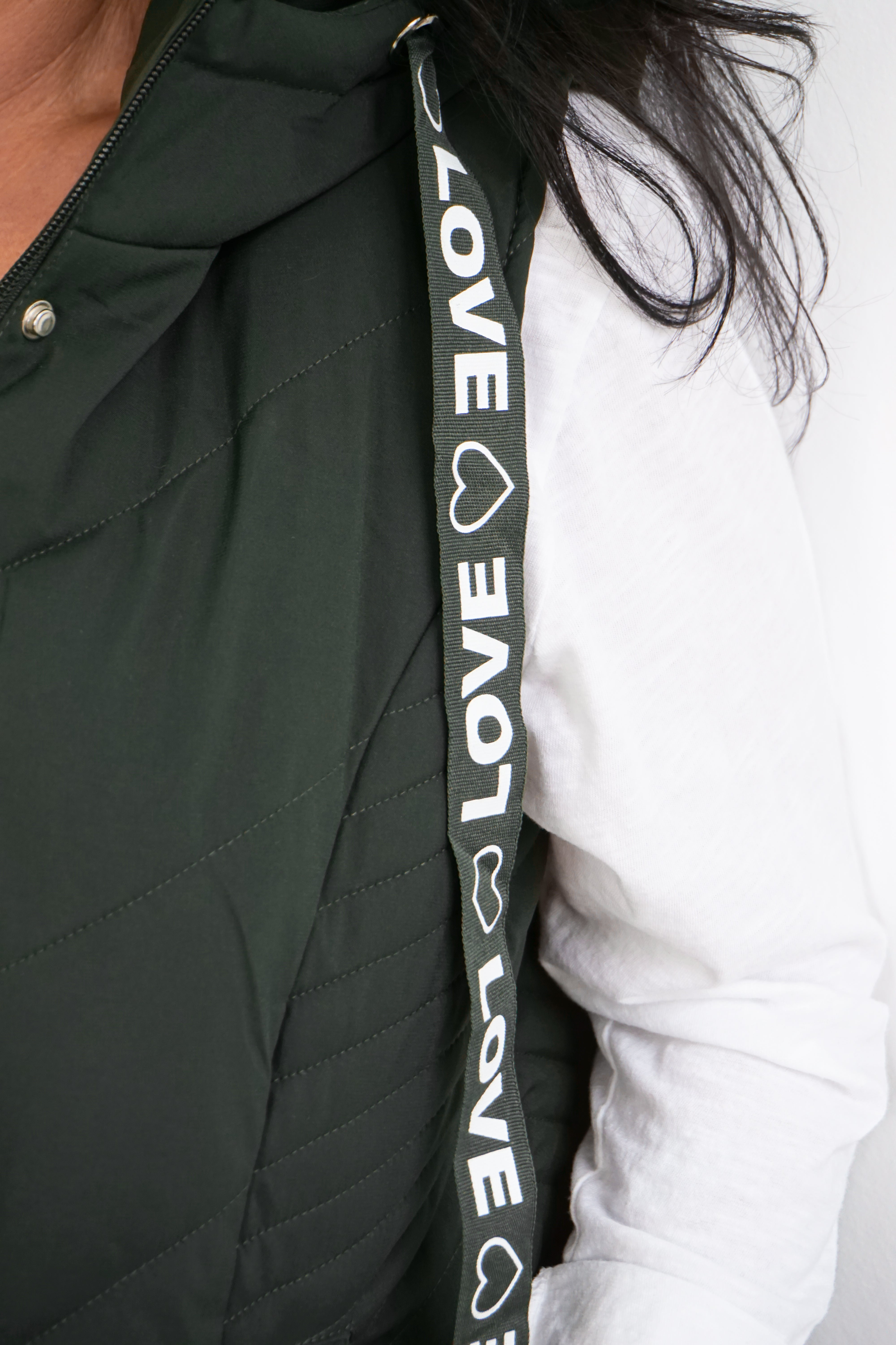 Kurze Steppweste “Love“, khaki
