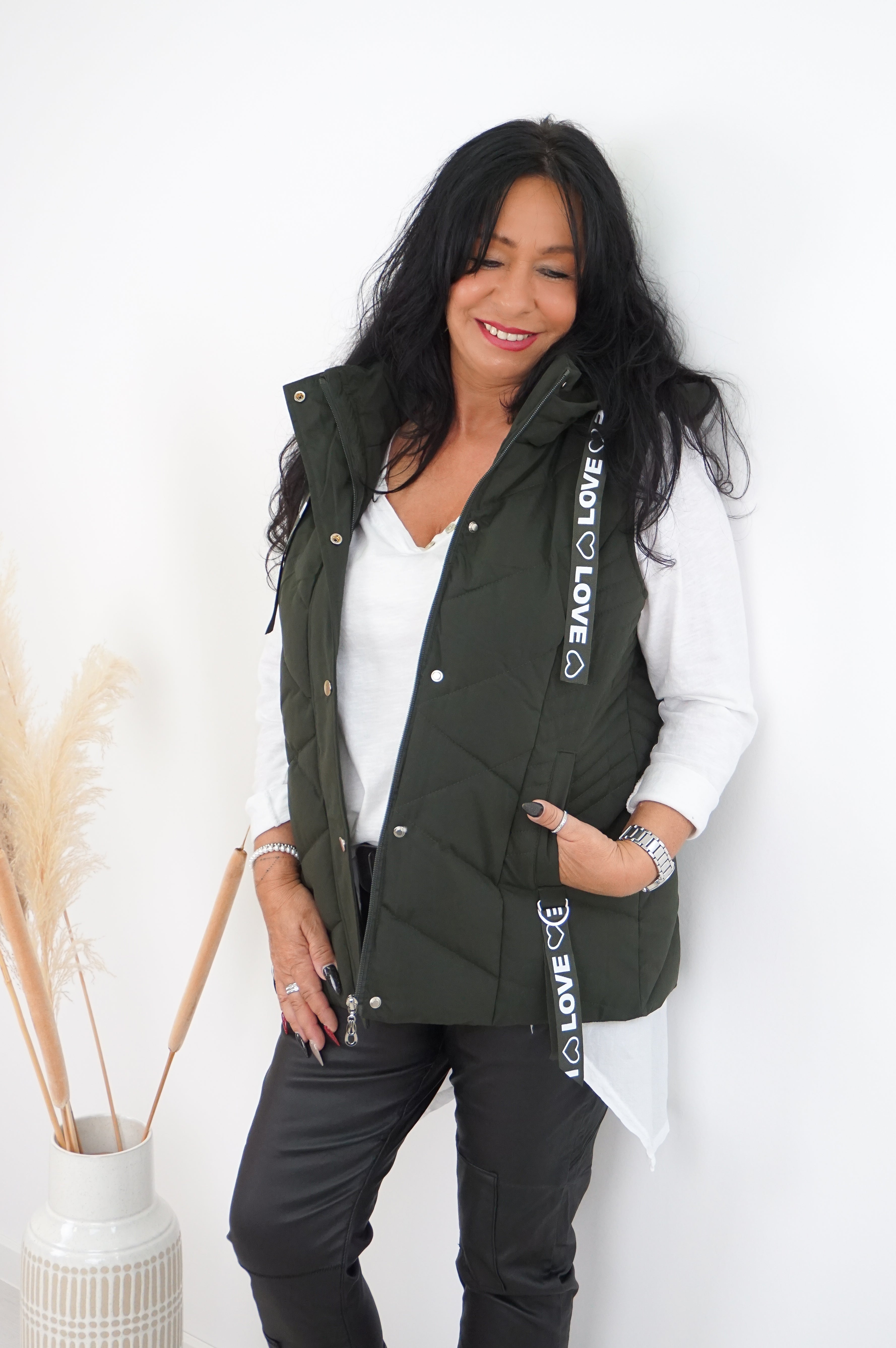Kurze Steppweste “Love“, khaki