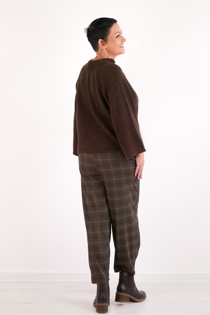 Strickpulli mit weitem Arm, schokobraun