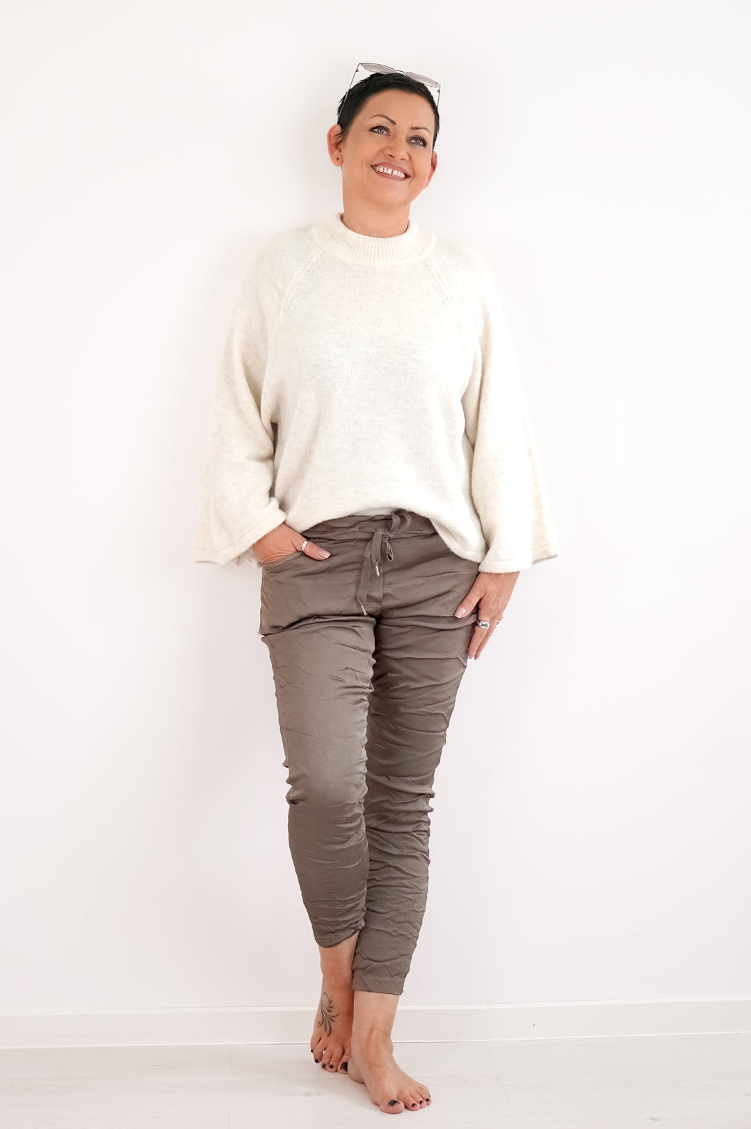 Strickpulli mit weitem Arm, hellbeige
