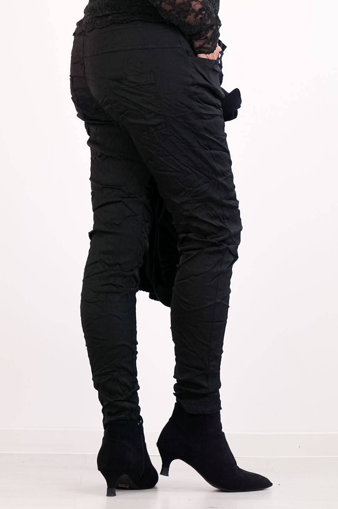 Jogpant im Satin Look, schwarz