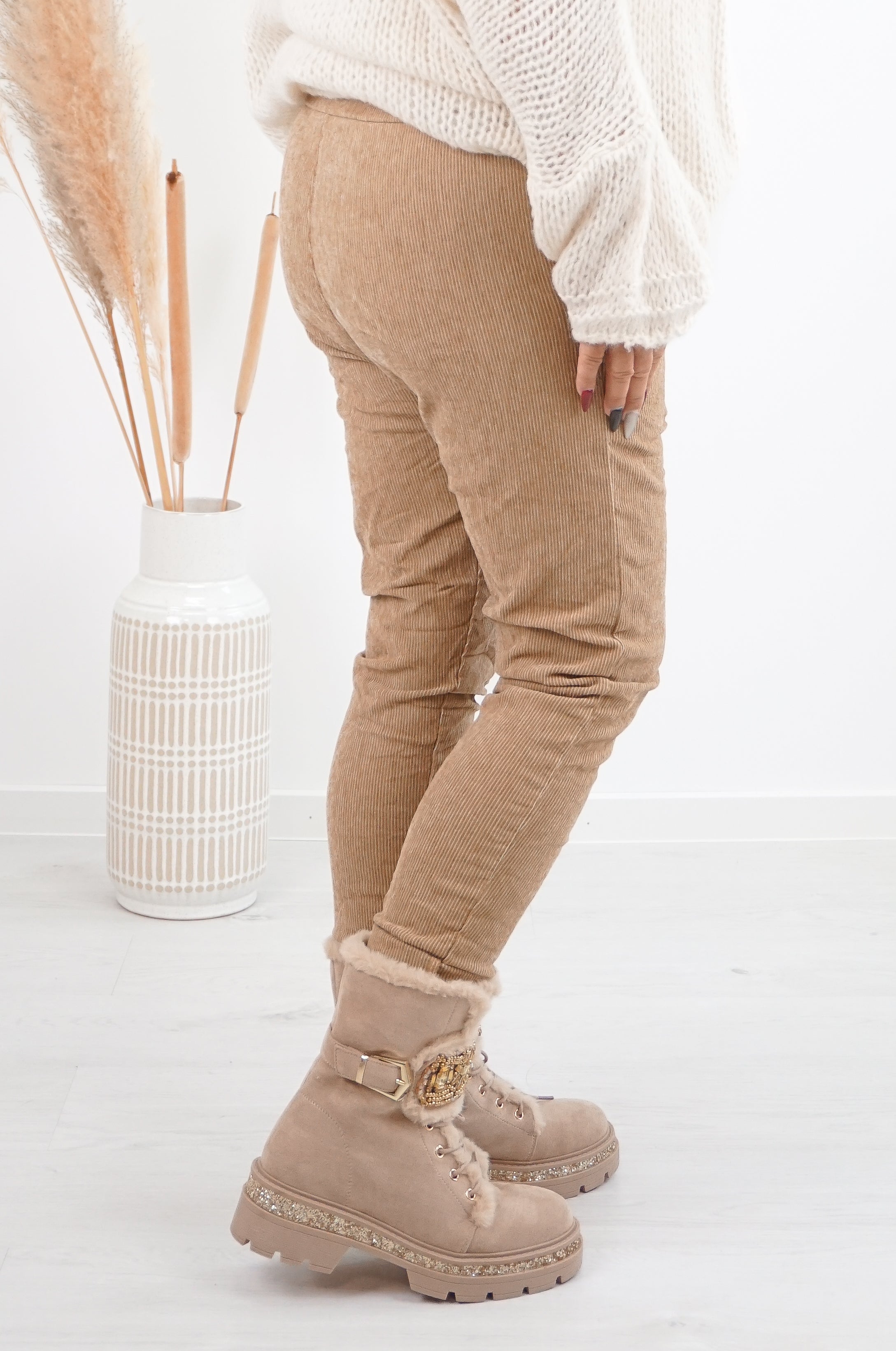 Cord Jogpant mit feinen Streifen, camel