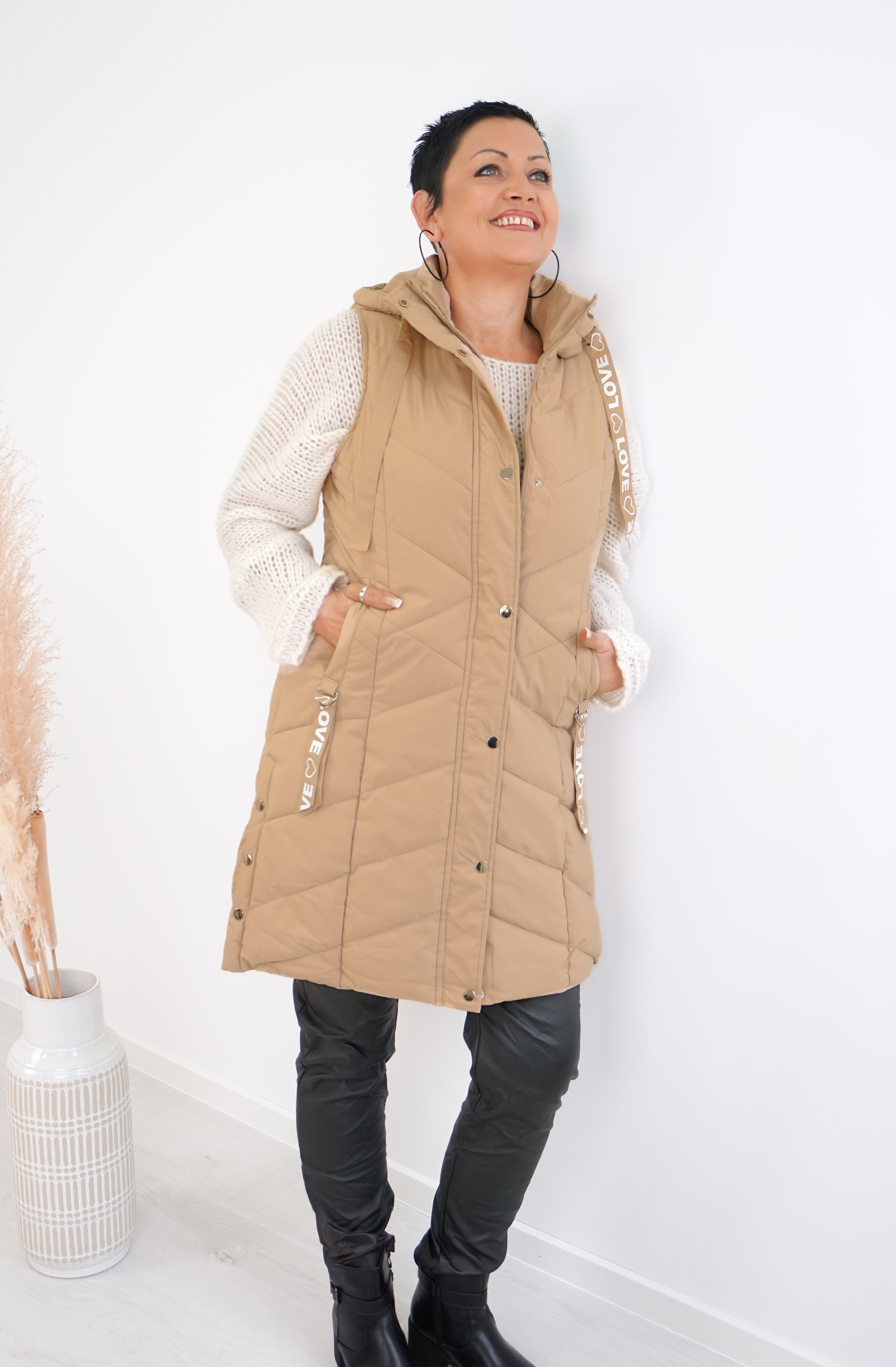 Lange Steppweste “Love“, camel