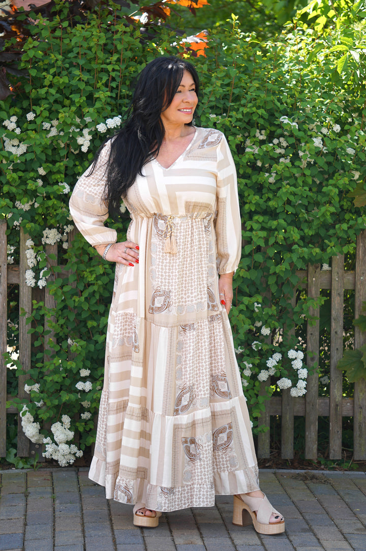 Langes Kleid mit Print “greek“, beige