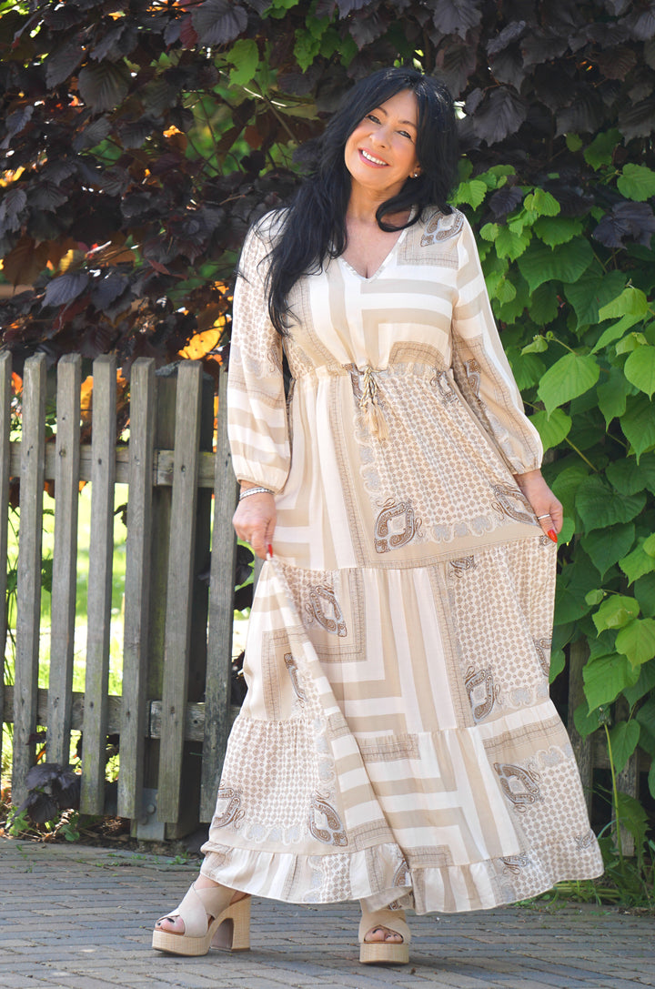 Langes Kleid mit Print “greek“, beige