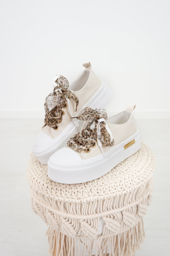 Sneaker mit Satin Schnürsenkeln, hellbeige