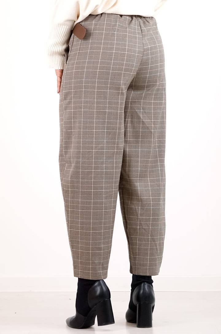 Karierte Hose mit Barrel Schnitt