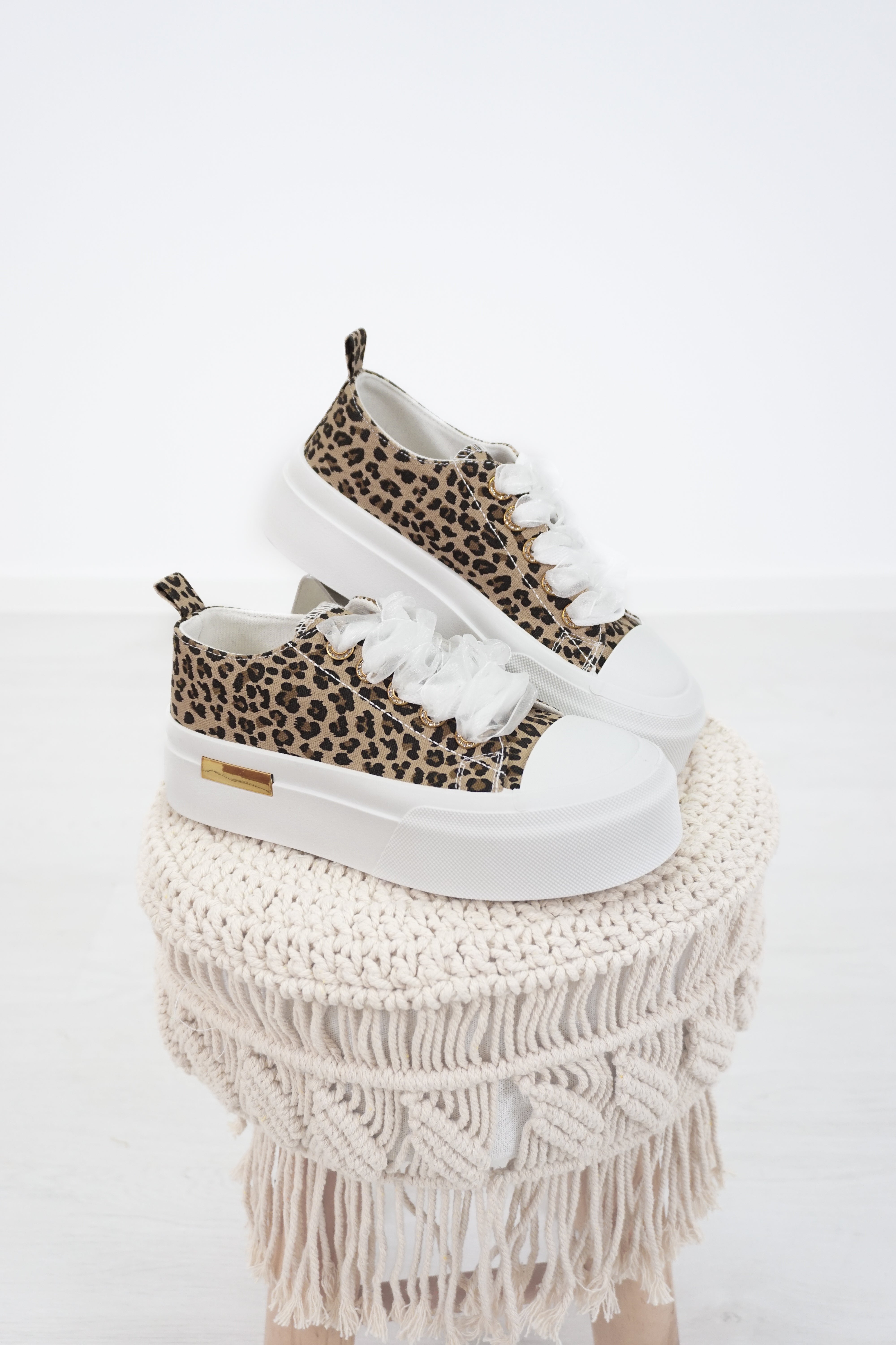 Sneaker mit Satin Schnürsenkeln, Leo