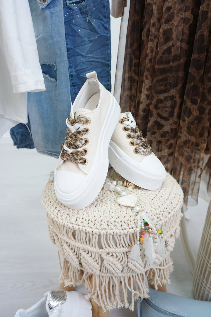 Sneaker mit Satin Schnürsenkeln, hellbeige
