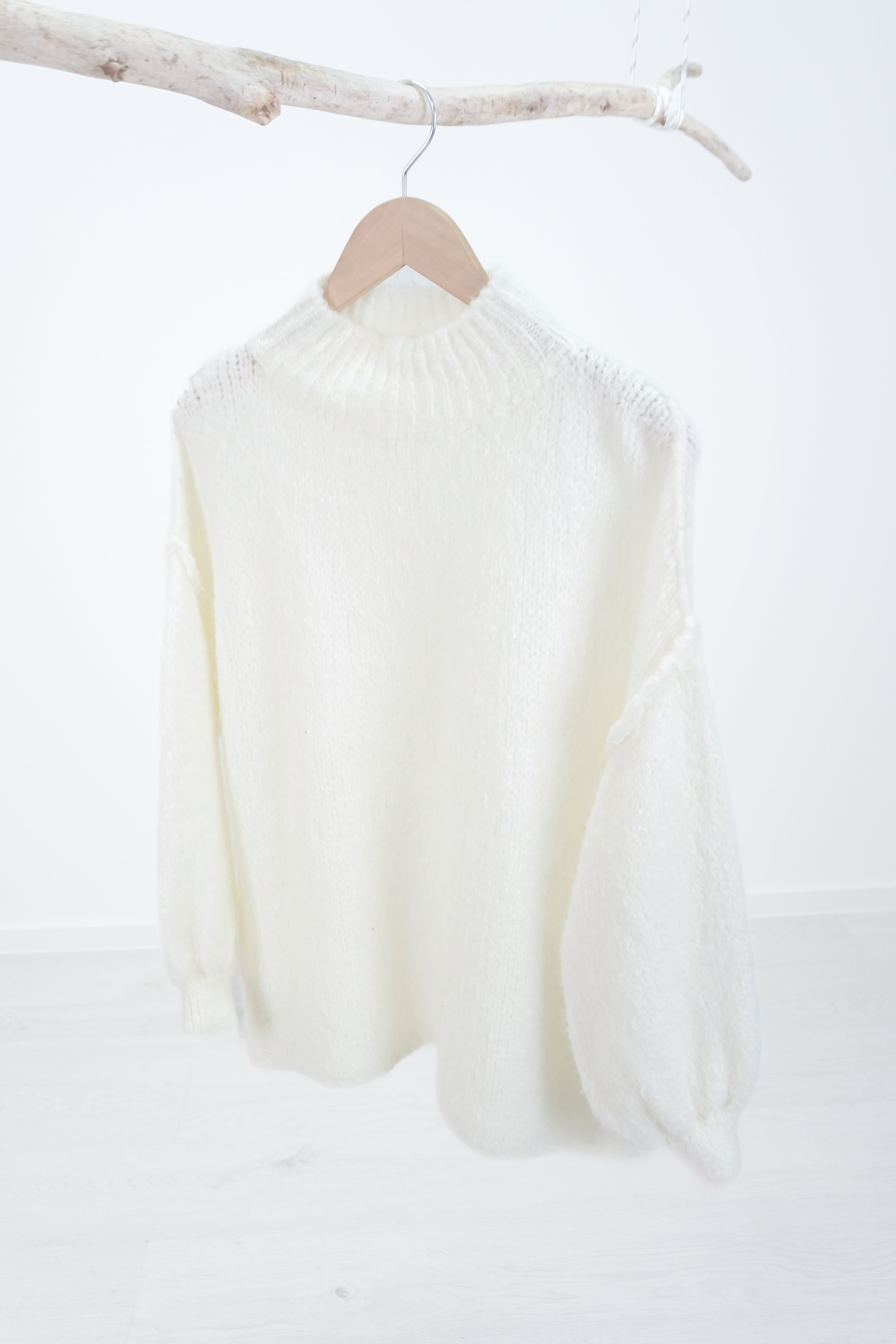 Basic Strickpulli mit kurzem Stehkragen, wollweiß