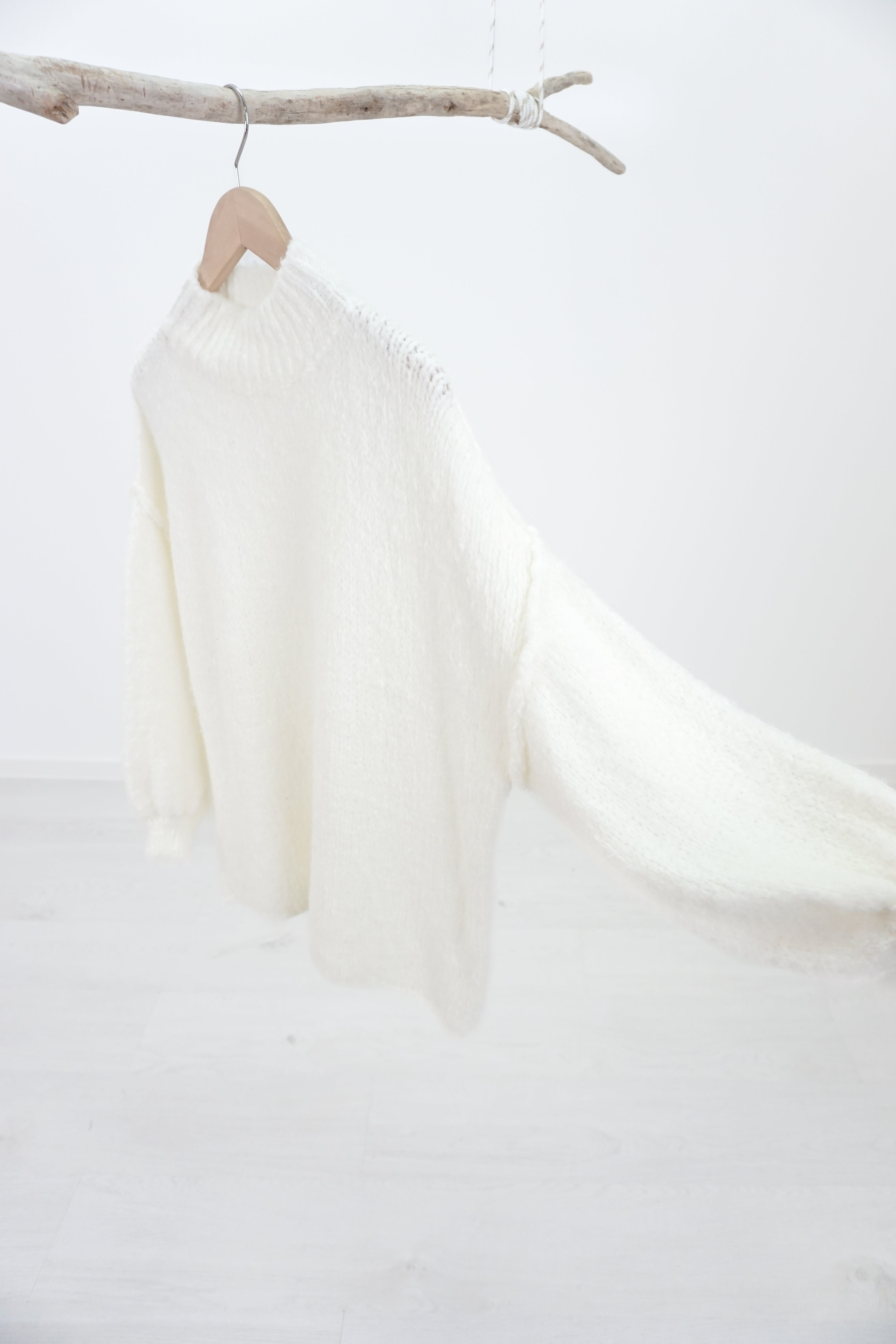 Basic Strickpulli mit kurzem Stehkragen, wollweiß