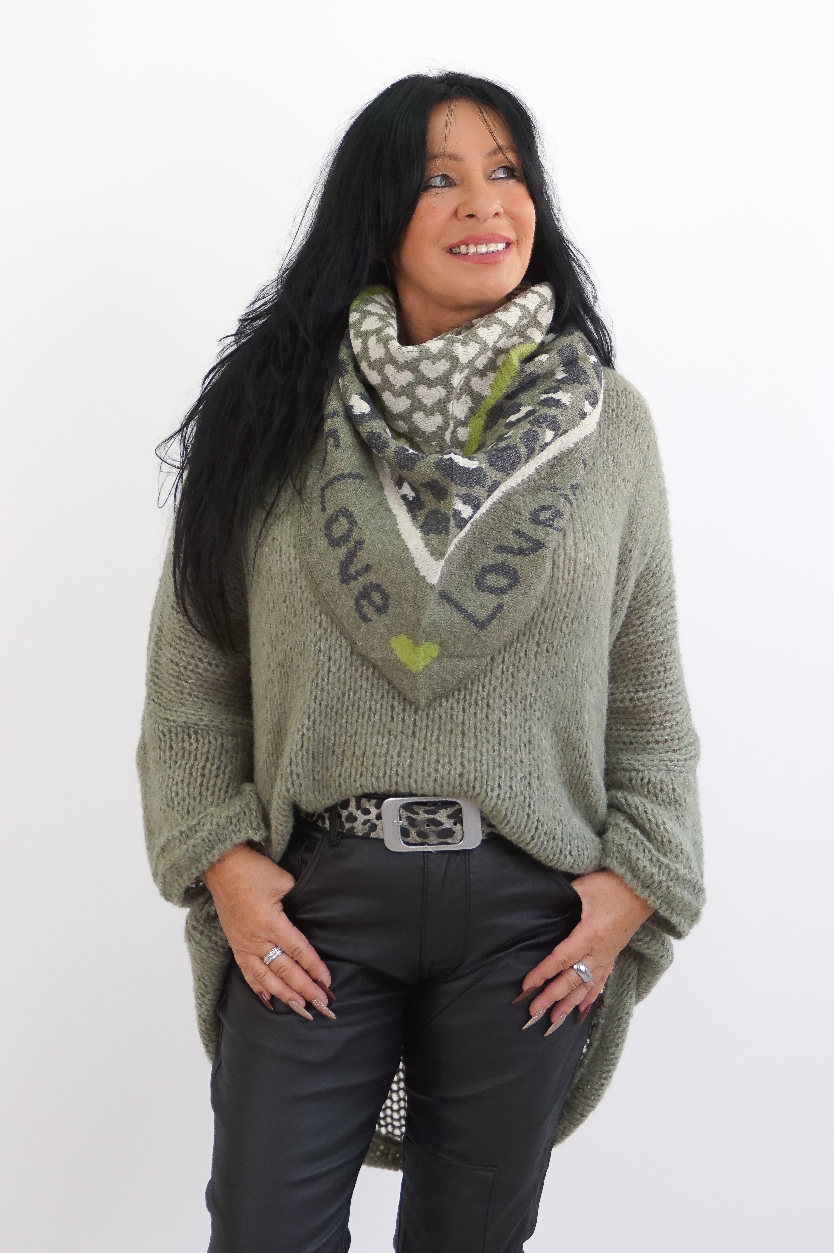 Dreiecksschal "Love is Love" khaki