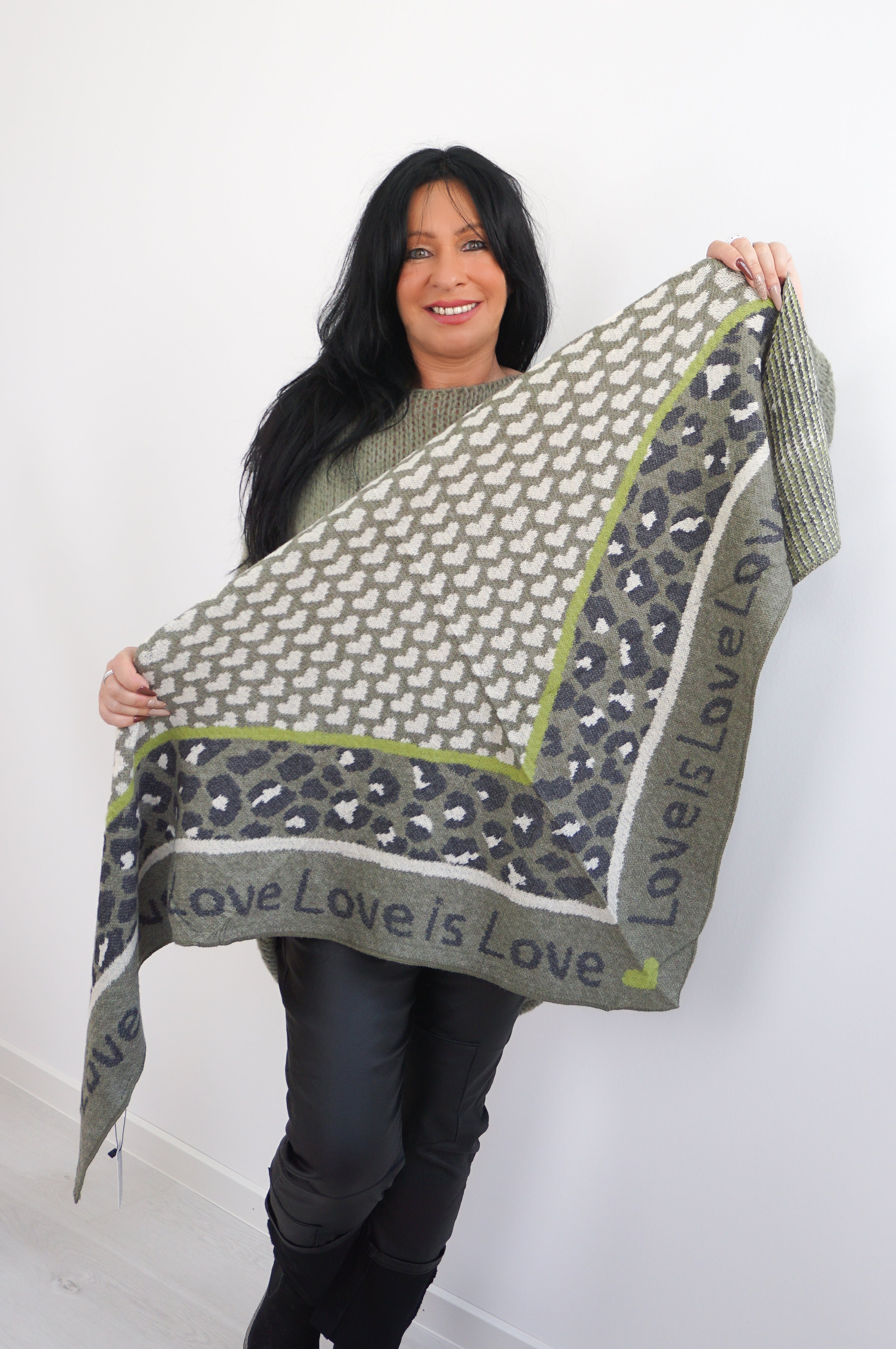 Dreiecksschal "Love is Love" khaki