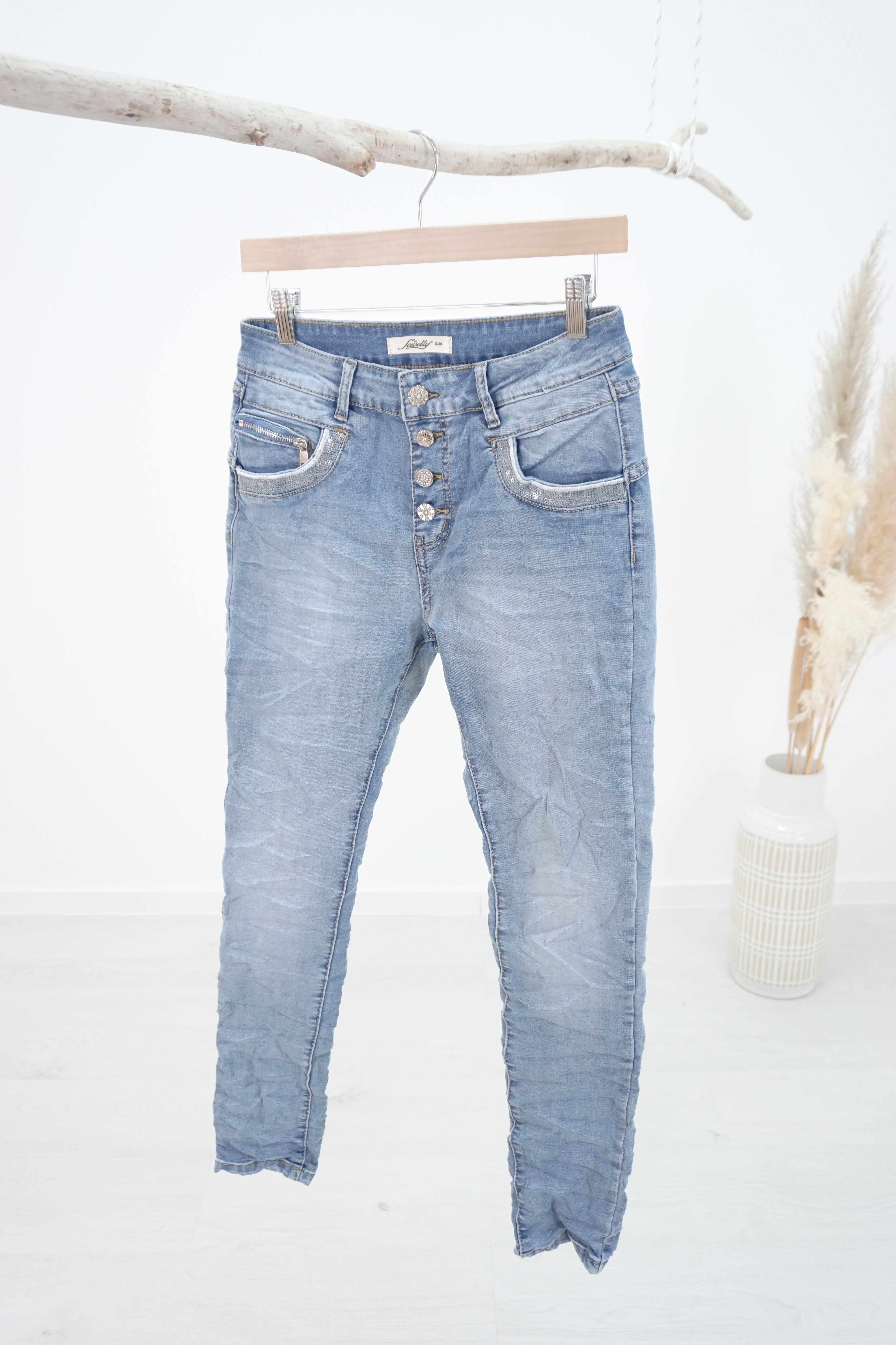Jewelly Jeans mit Pailletten Details, helle Waschung