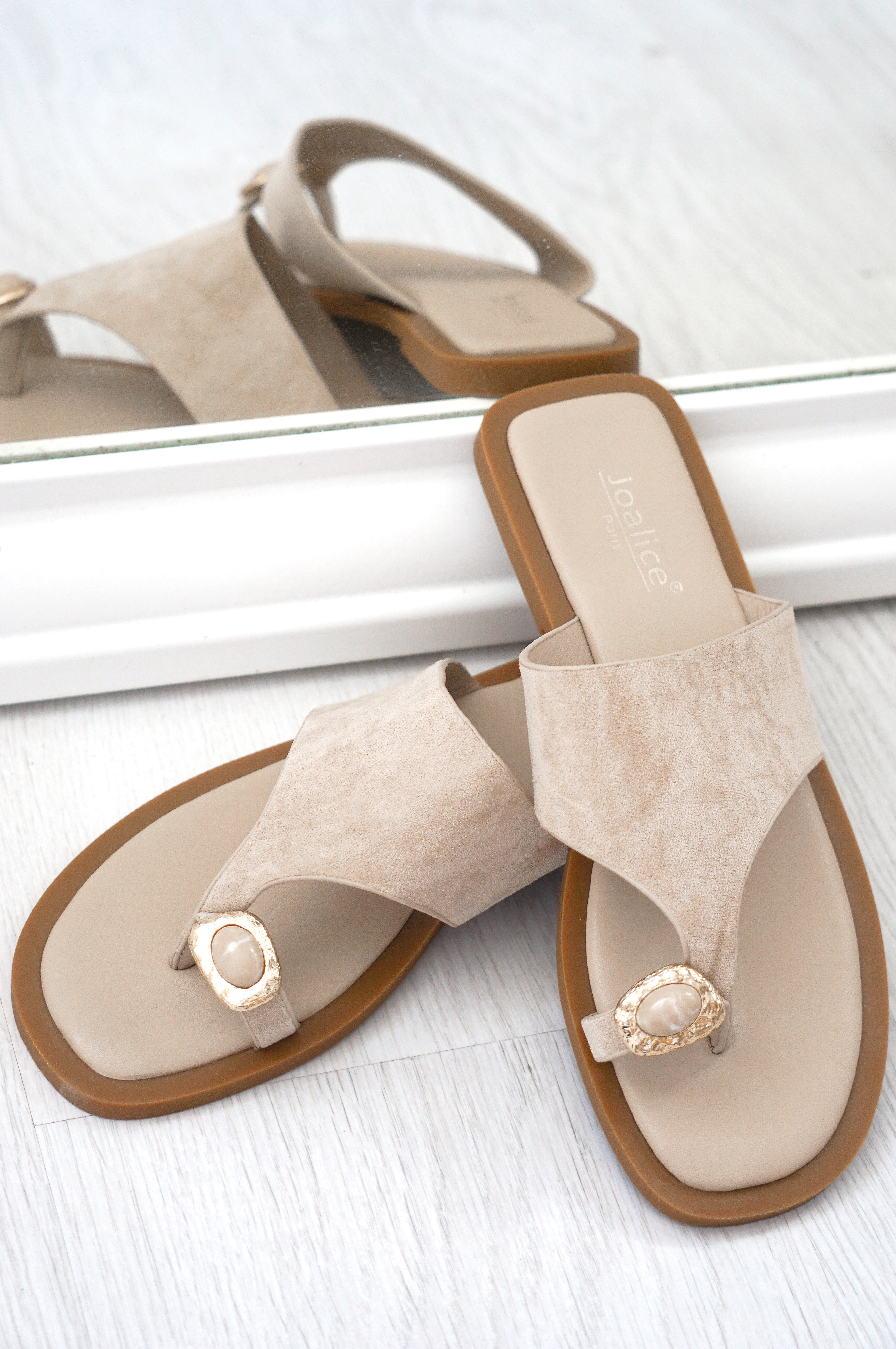 Zehentrenner Pantolette mit Schmuckstein, beige