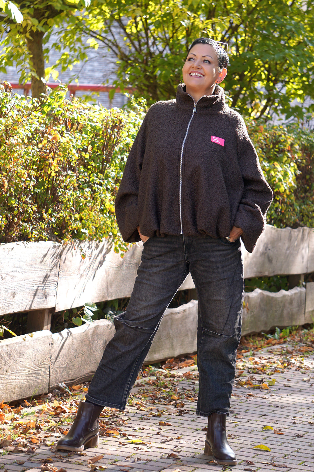 Teddyjacke mit Neon-Statement, schokobraun