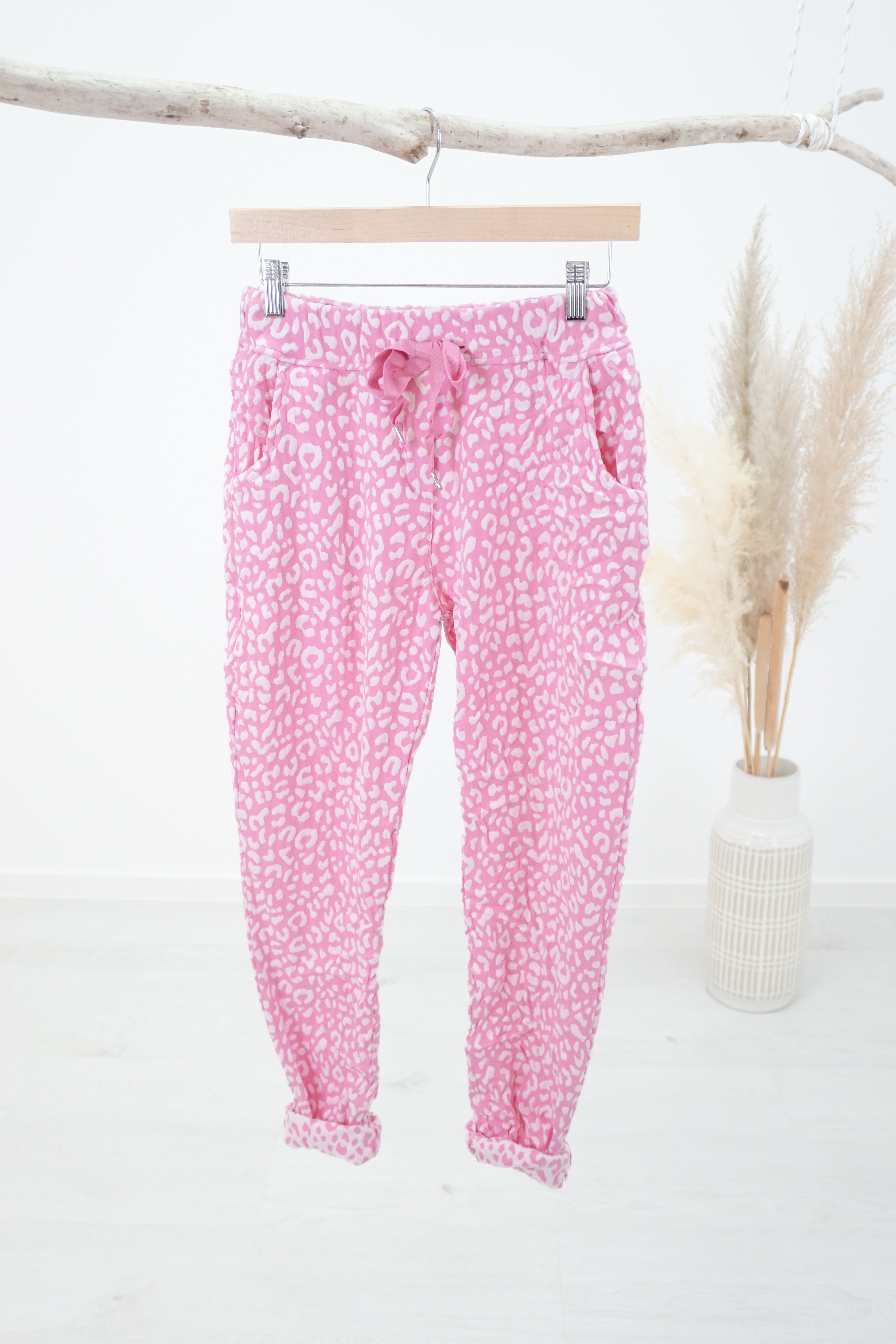 Jogpant mit Leo Muster, candy pink