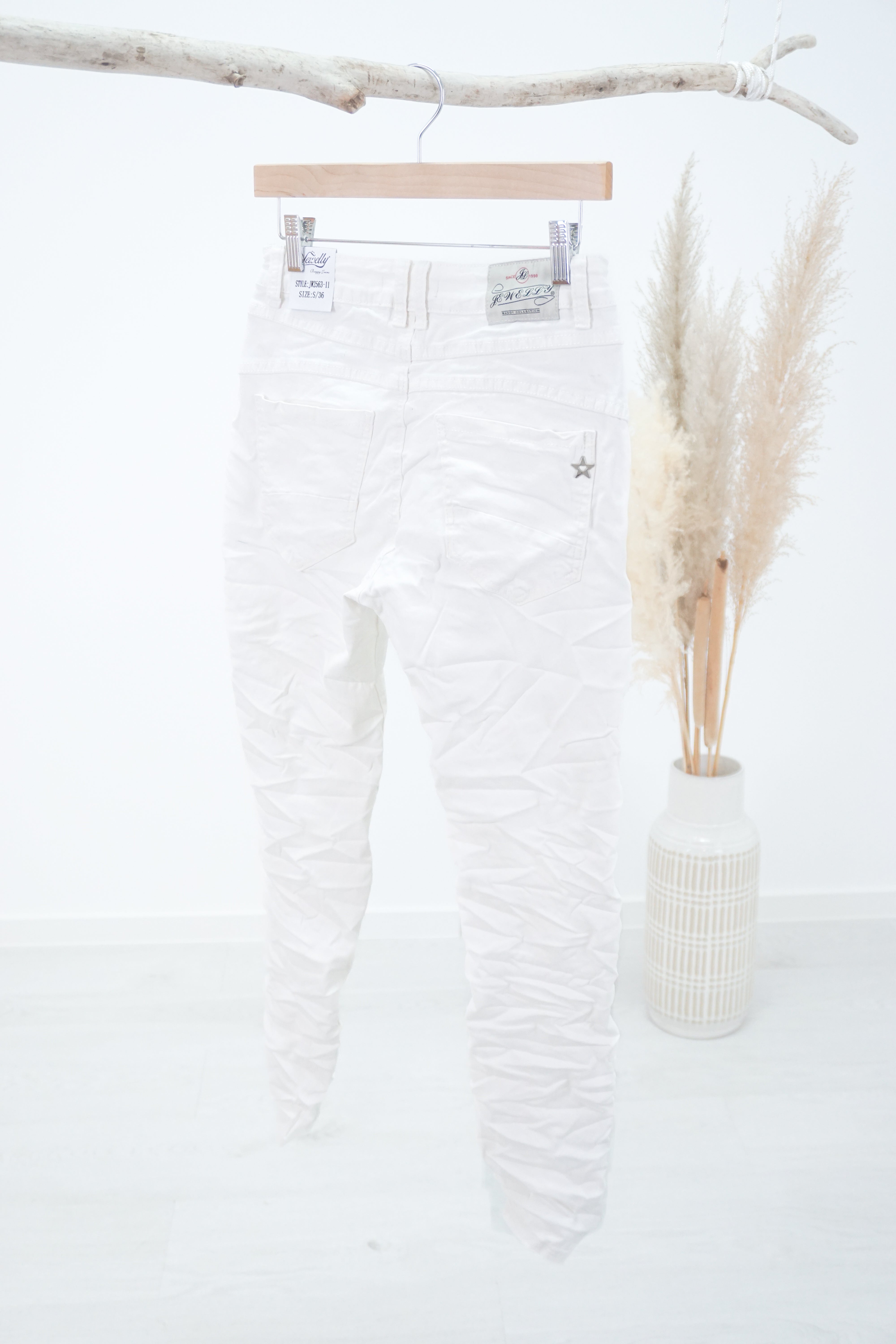 Basic Jewelly Jeans, weiß