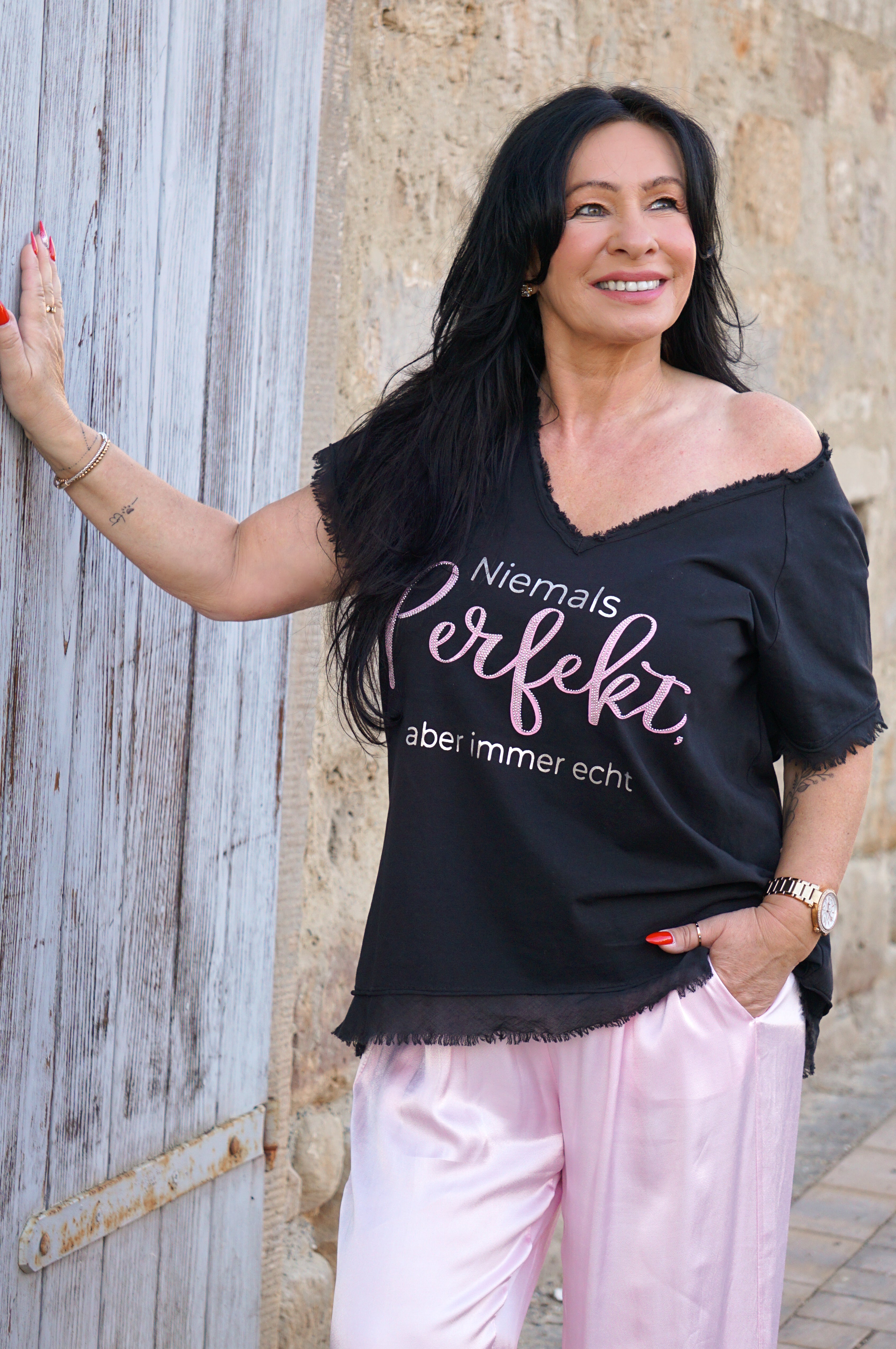 T-Shirt "niemals perfekt", schwarz