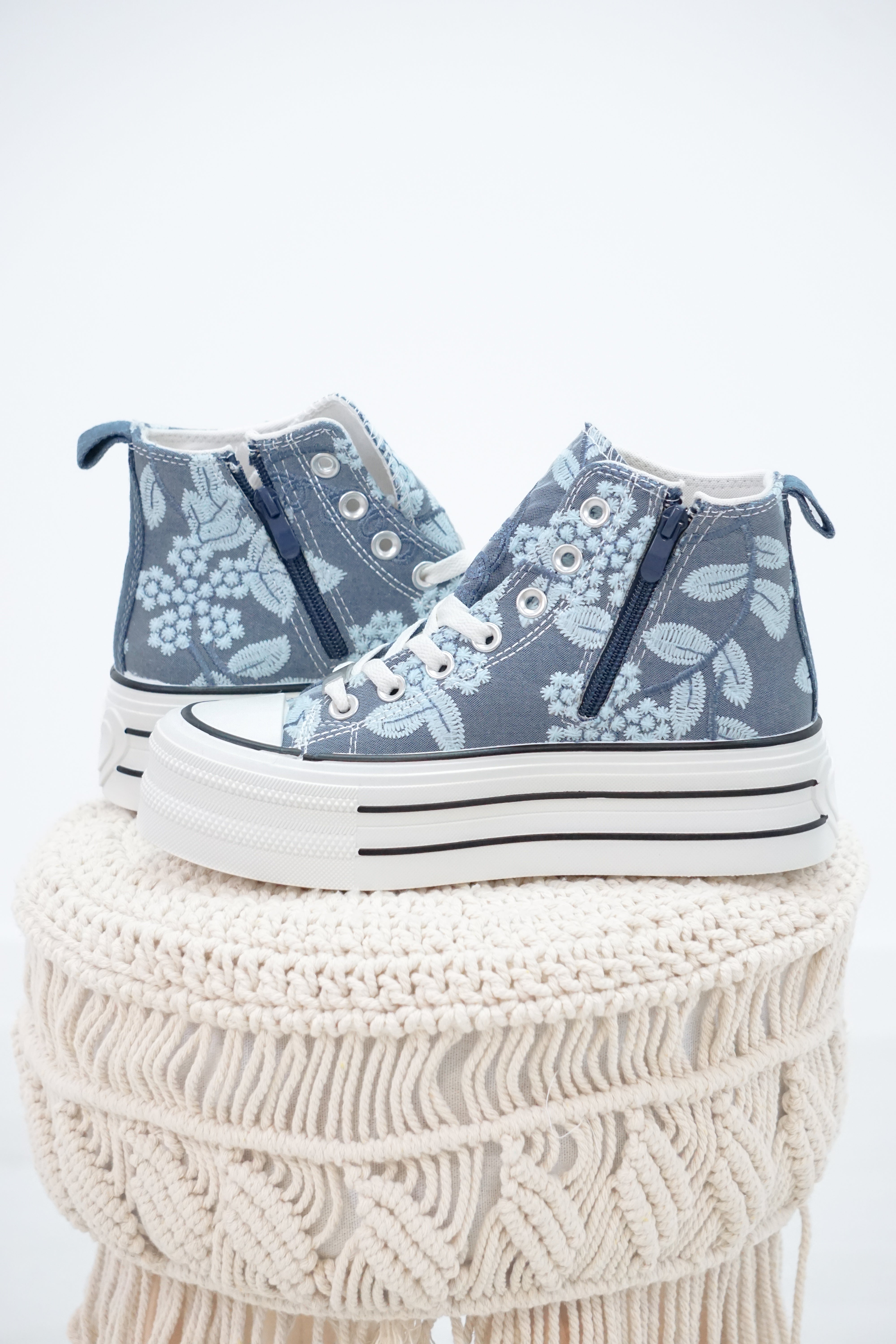 Hoher Sneaker "Flower"