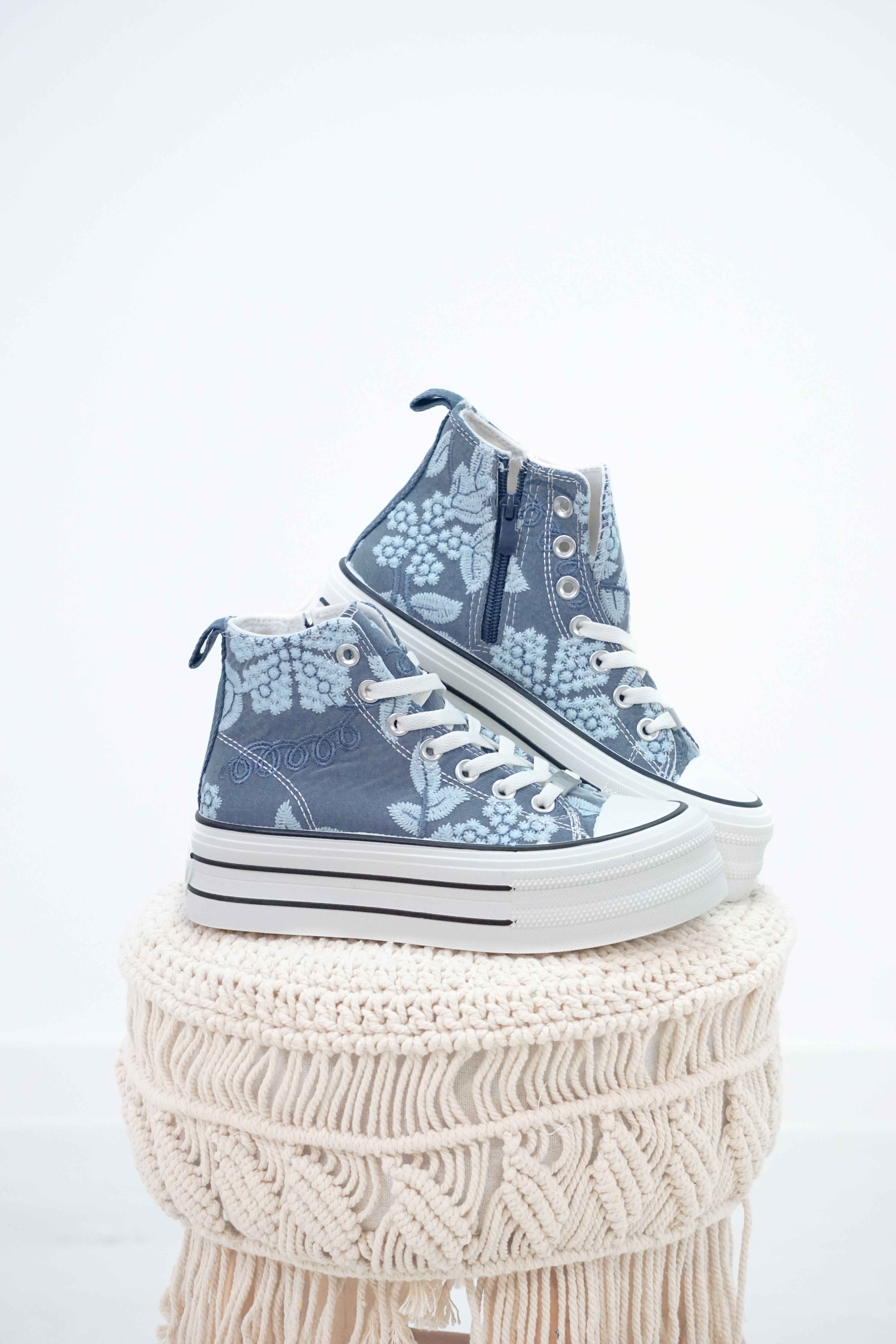 Hoher Sneaker "Flower"