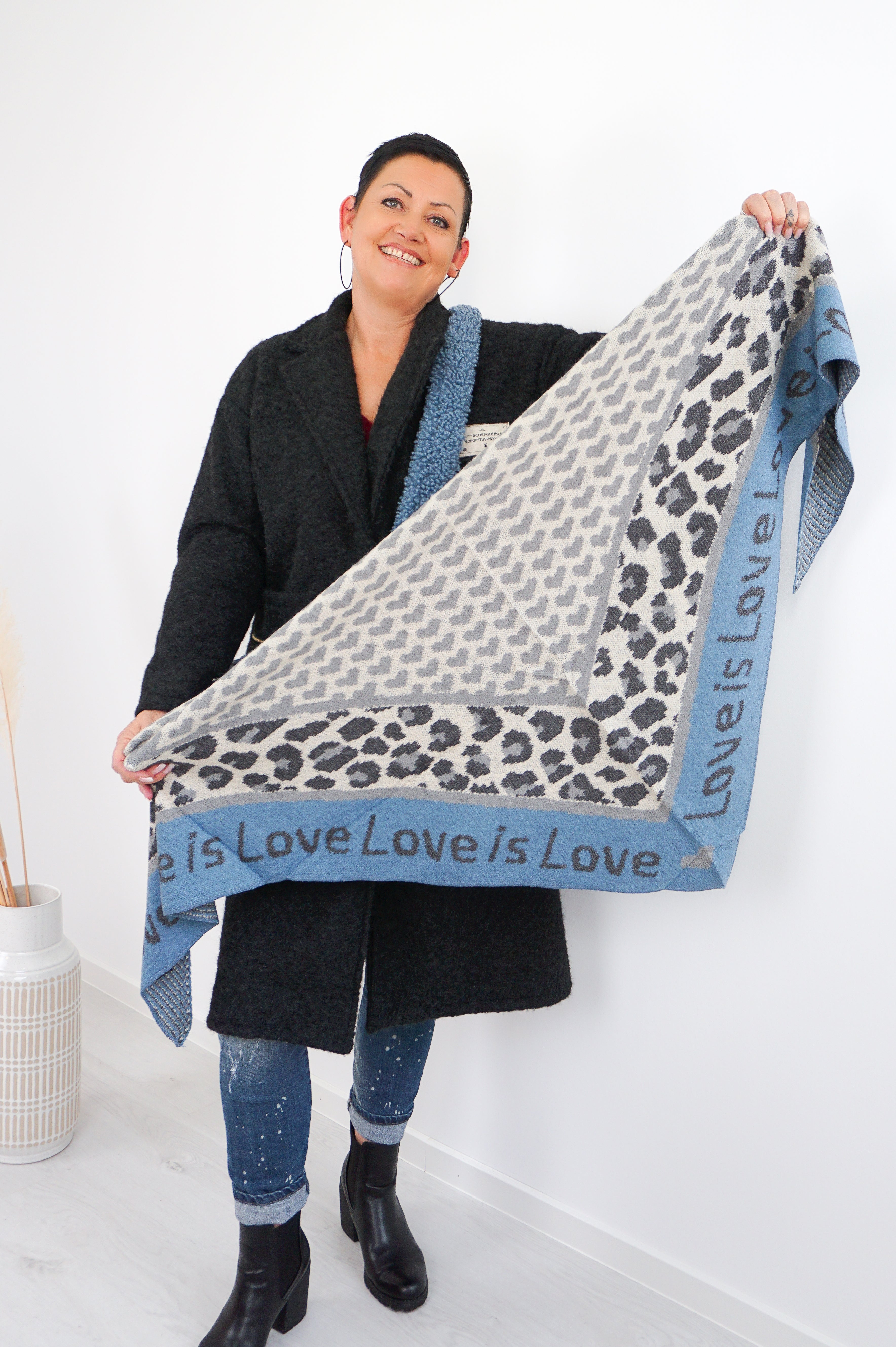 Dreiecksschal "Love is Love", jeansblau/grau
