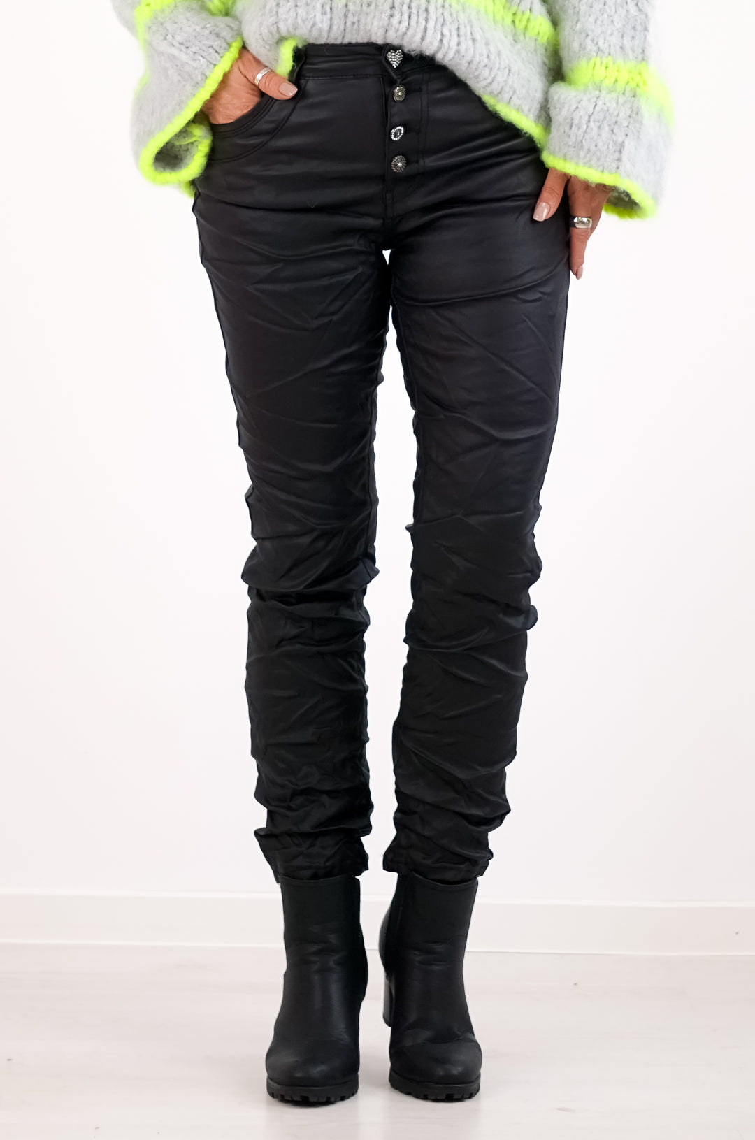 Susanne 172cm trägt 36 (regulär 38)