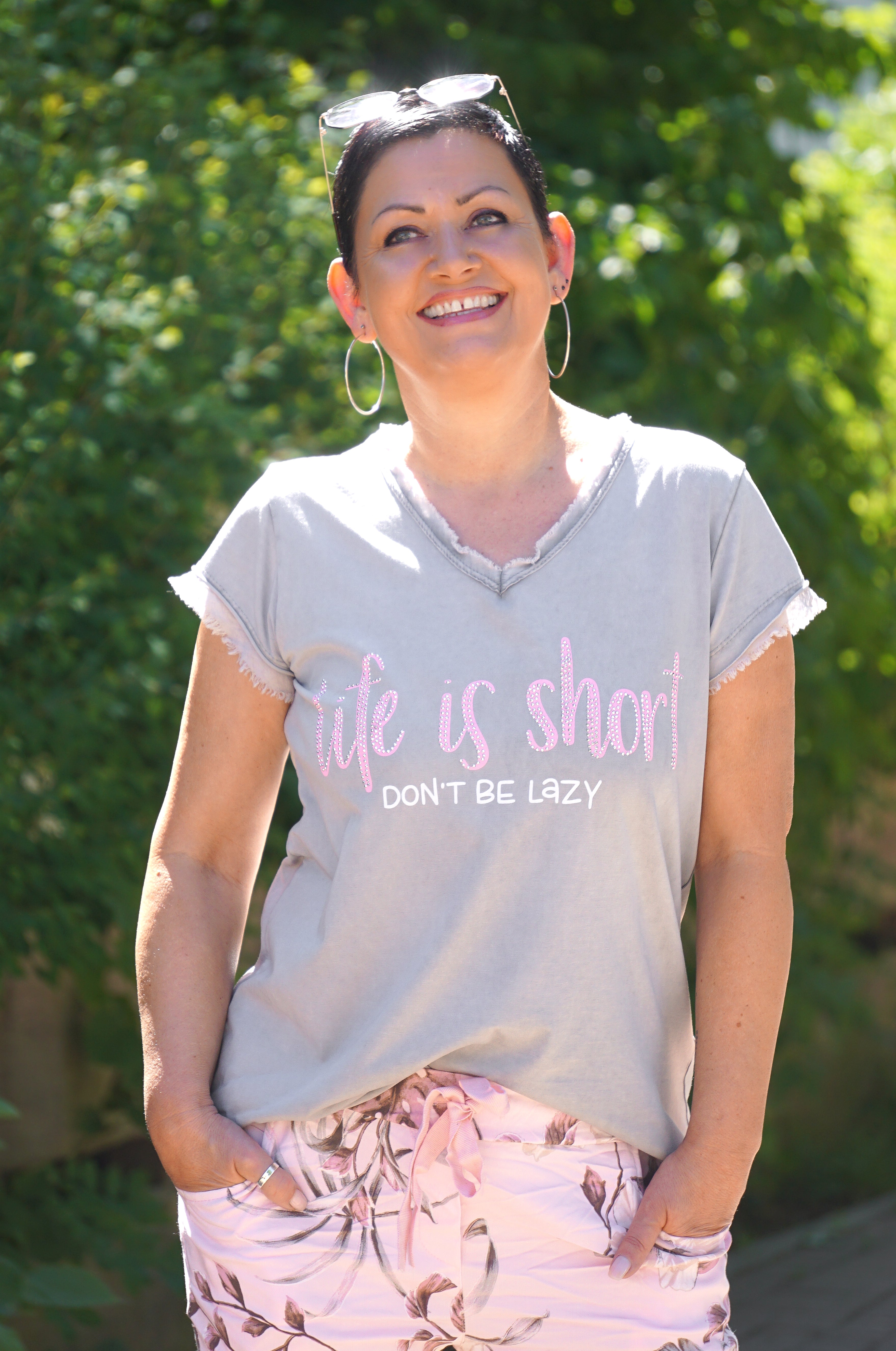 T-Shirt "Life is short", grau