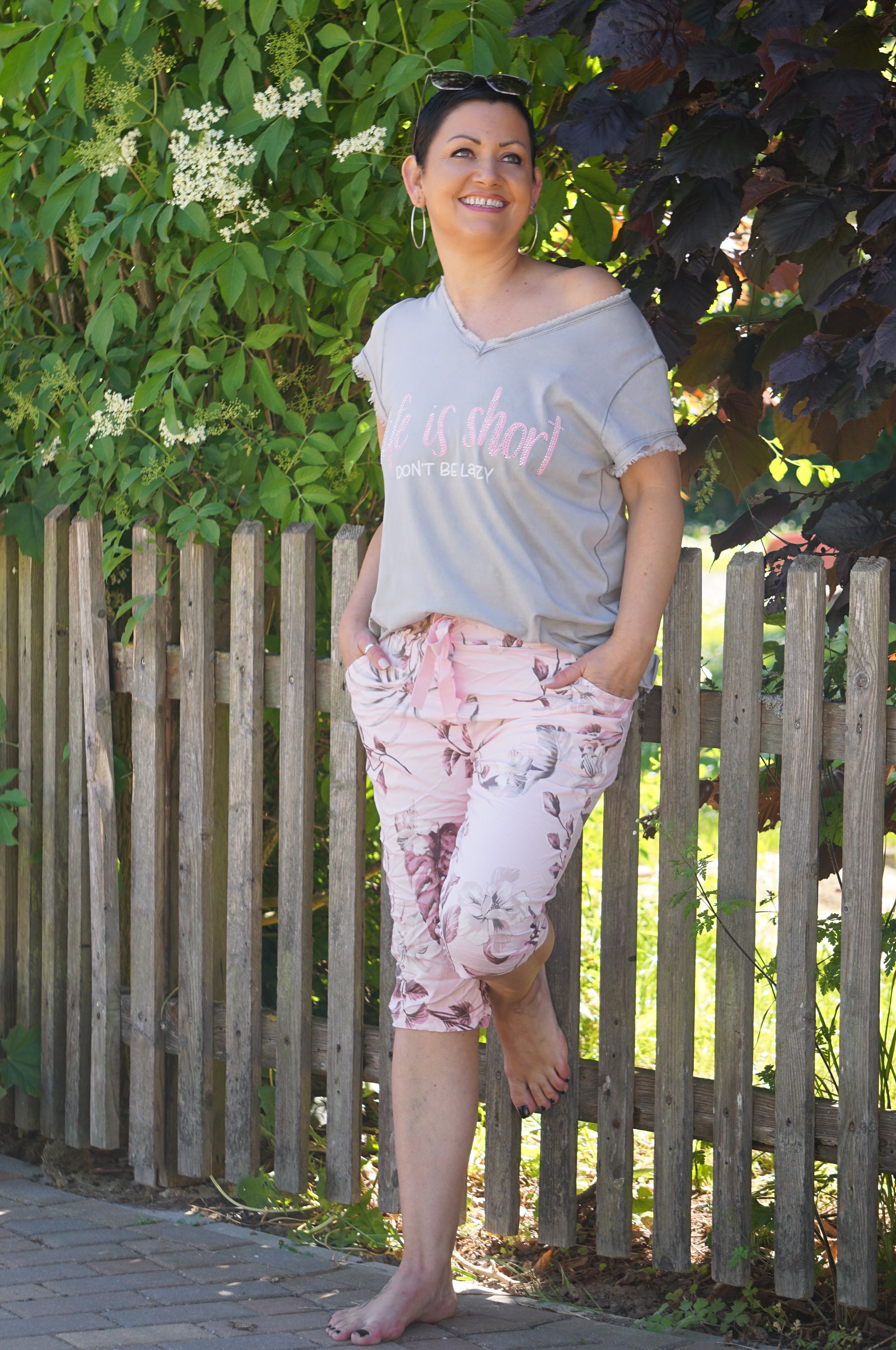 T-Shirt "Life is short", grau