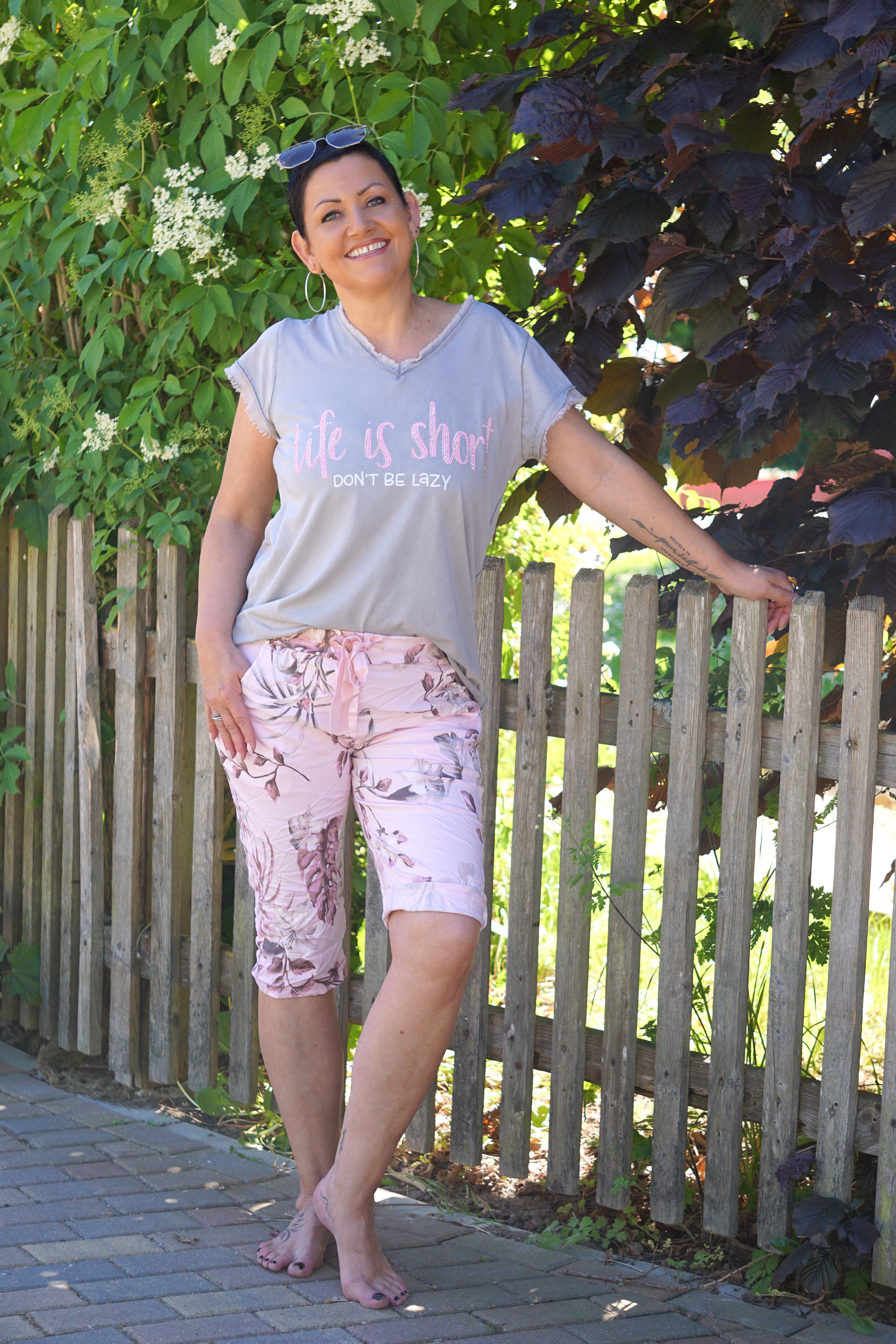 T-Shirt "Life is short", grau