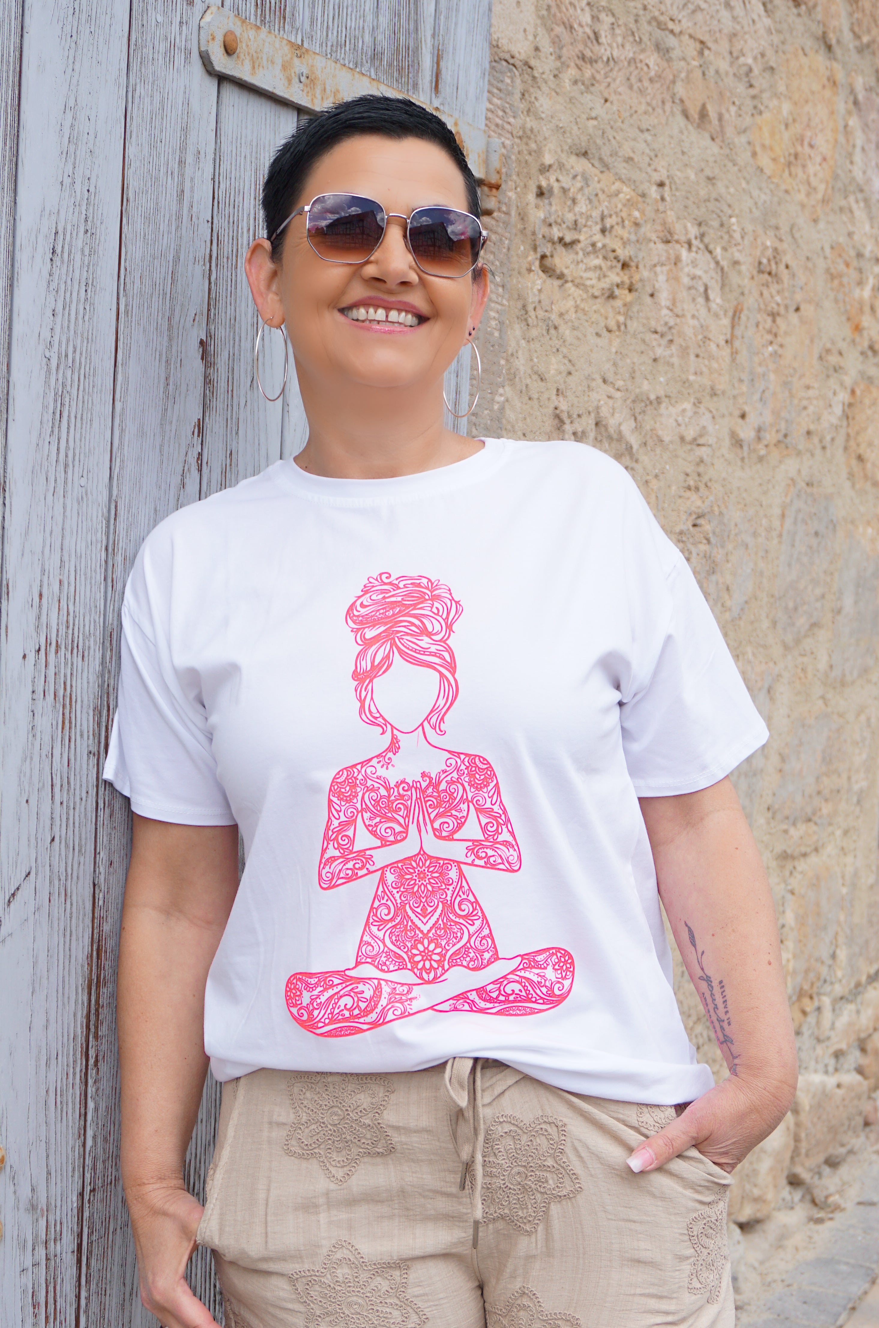 T-Shirt "Namaste", neon koralle